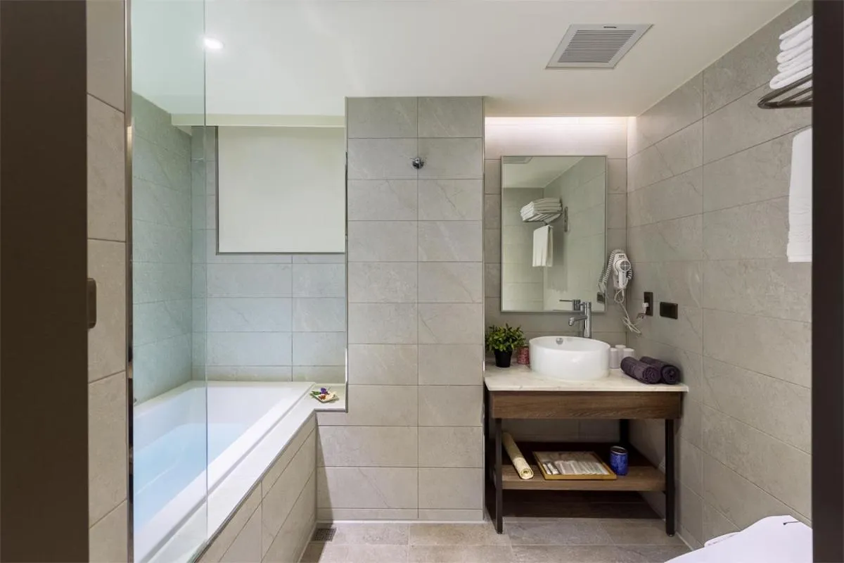 Bathroom in Lan Kwai Fong Garden Hotel