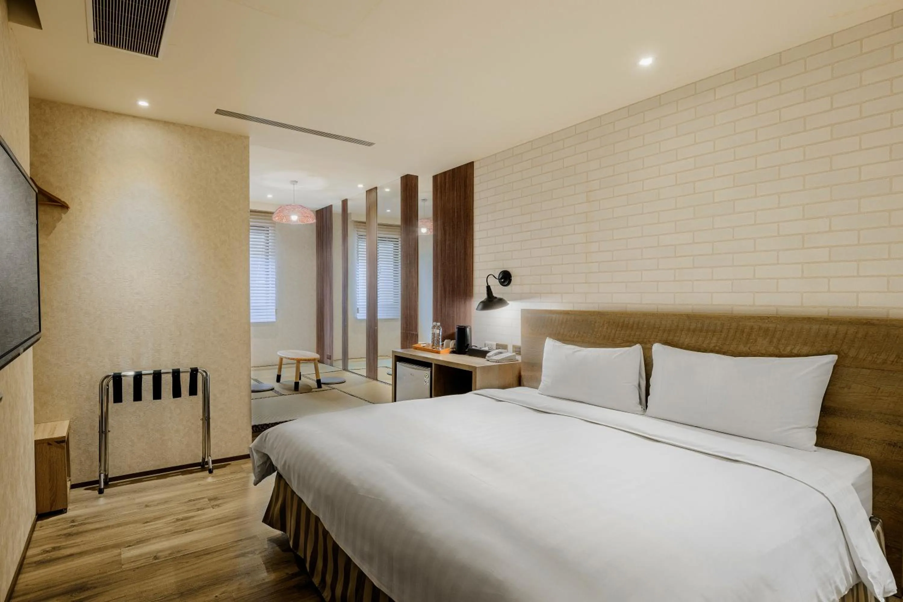 Bedroom, Bed in Lan Kwai Fong Garden Hotel