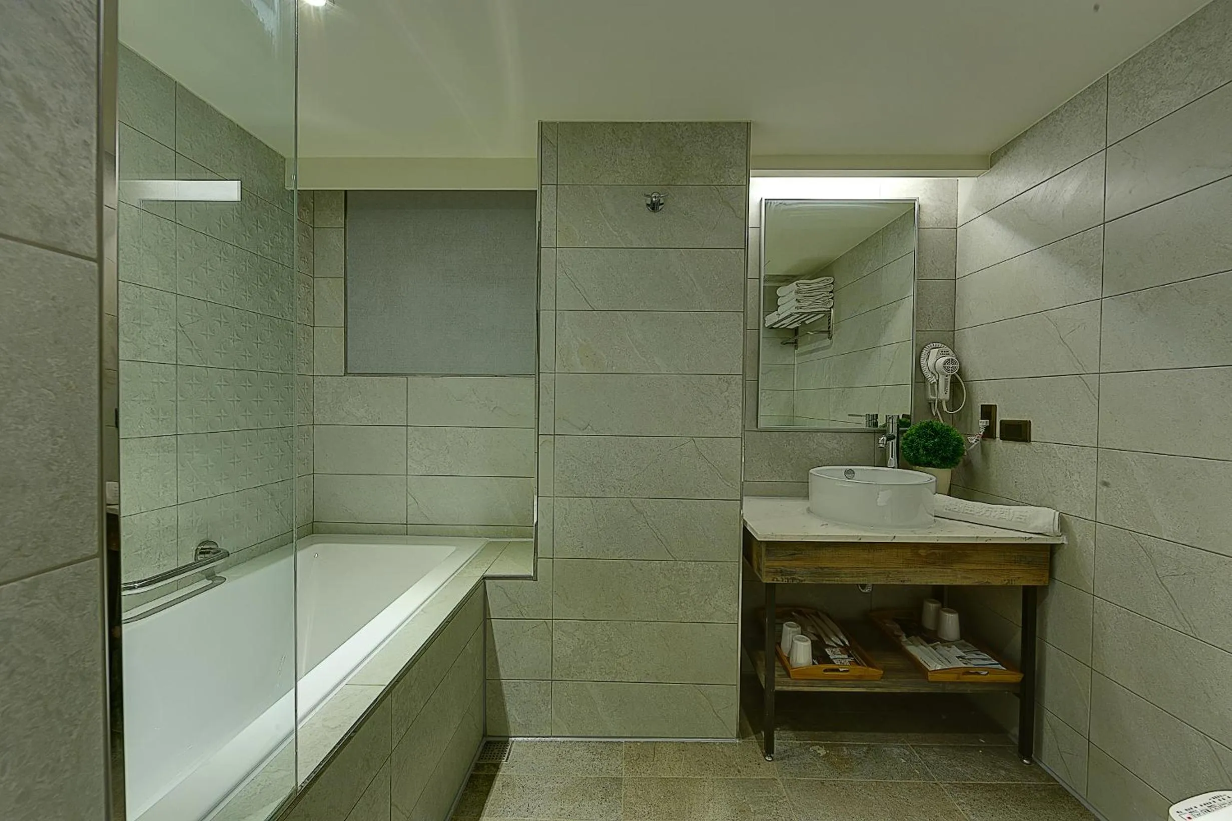 Shower in Lan Kwai Fong Garden Hotel