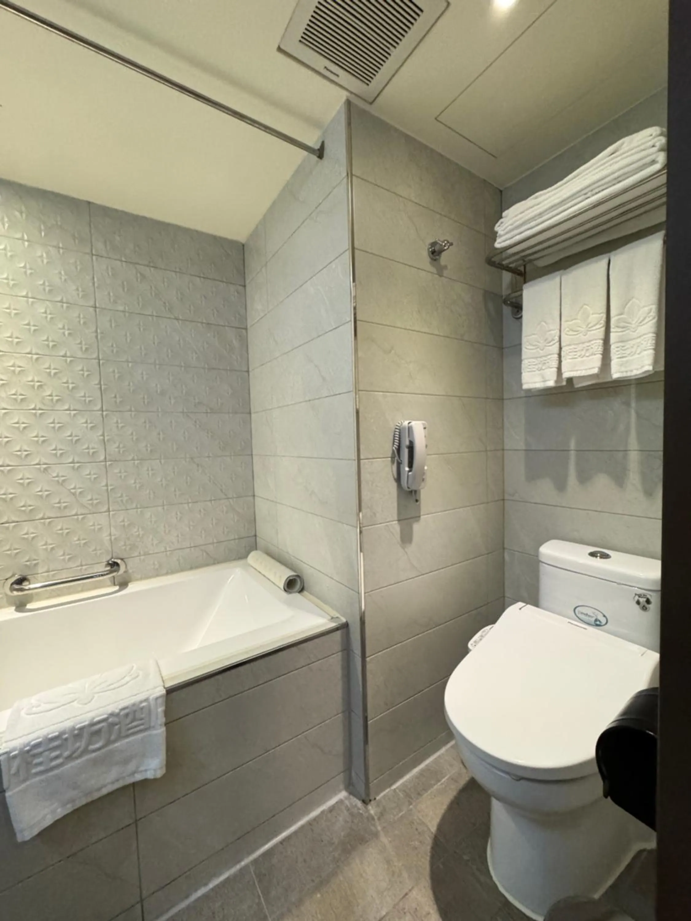 Toilet in Lan Kwai Fong Garden Hotel