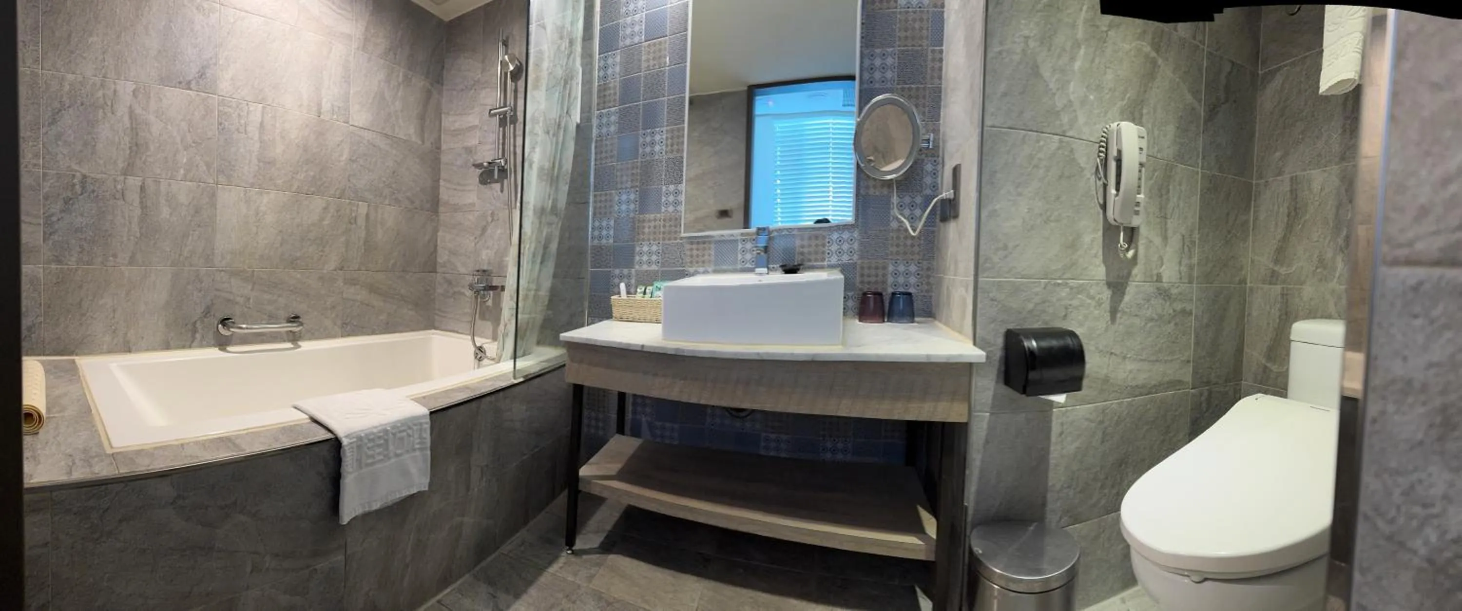 Shower in Lan Kwai Fong Garden Hotel