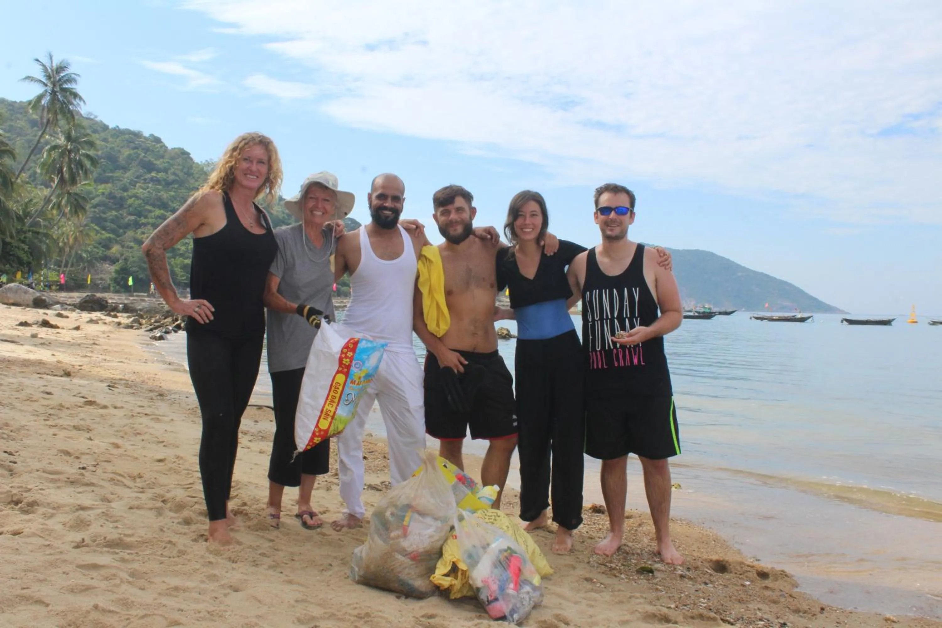 Beach in Cham Island Smiles Homestay