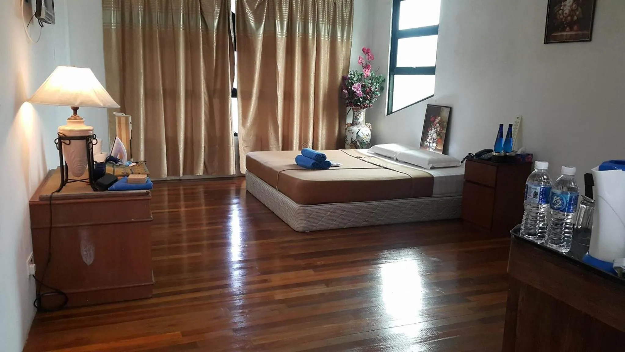 Bed in Crystal Hill R