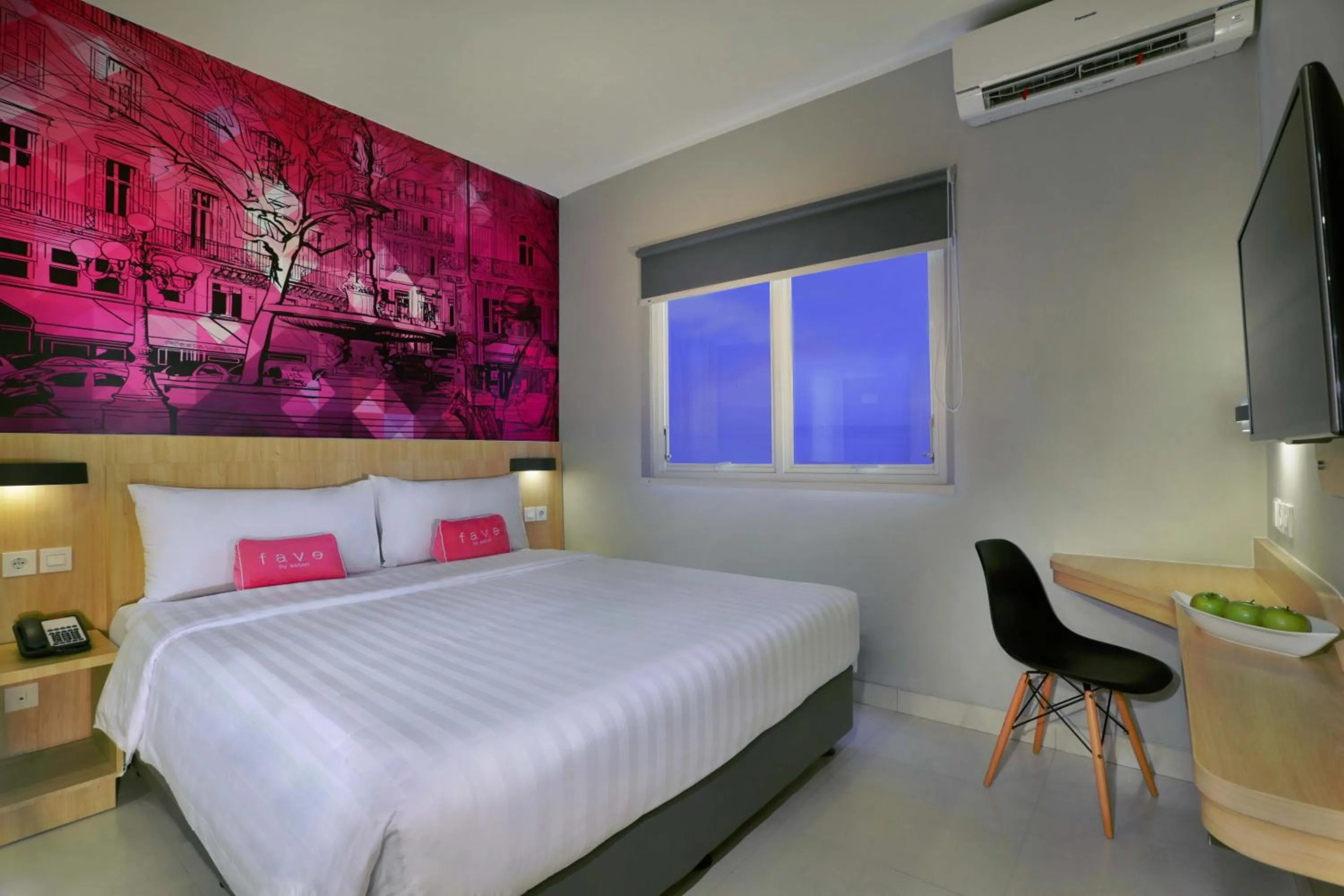 Photo of the whole room, Bed in favehotel Ahmad Yani Banjarmasin