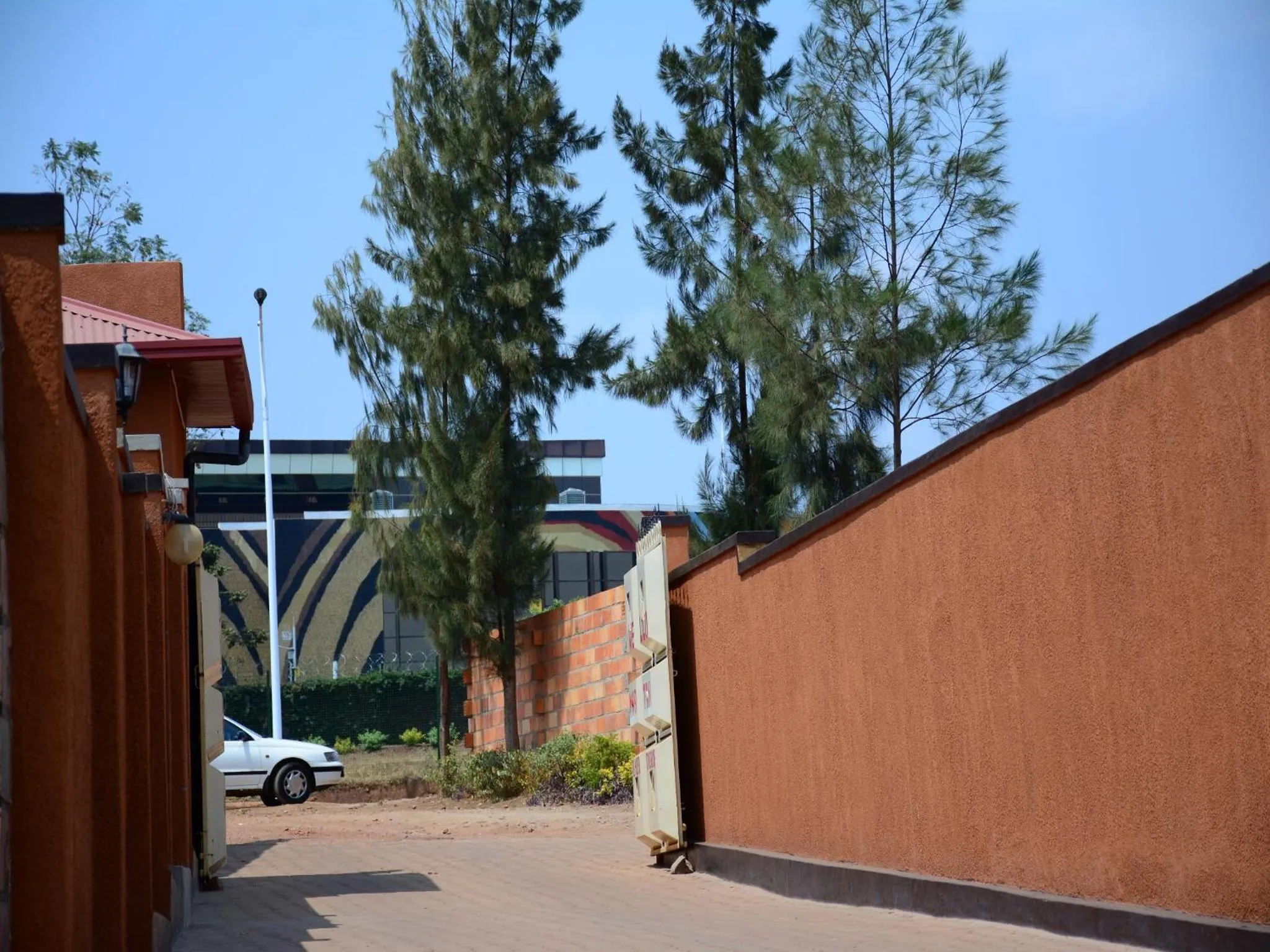 Property building in Martin Aviator Hotel