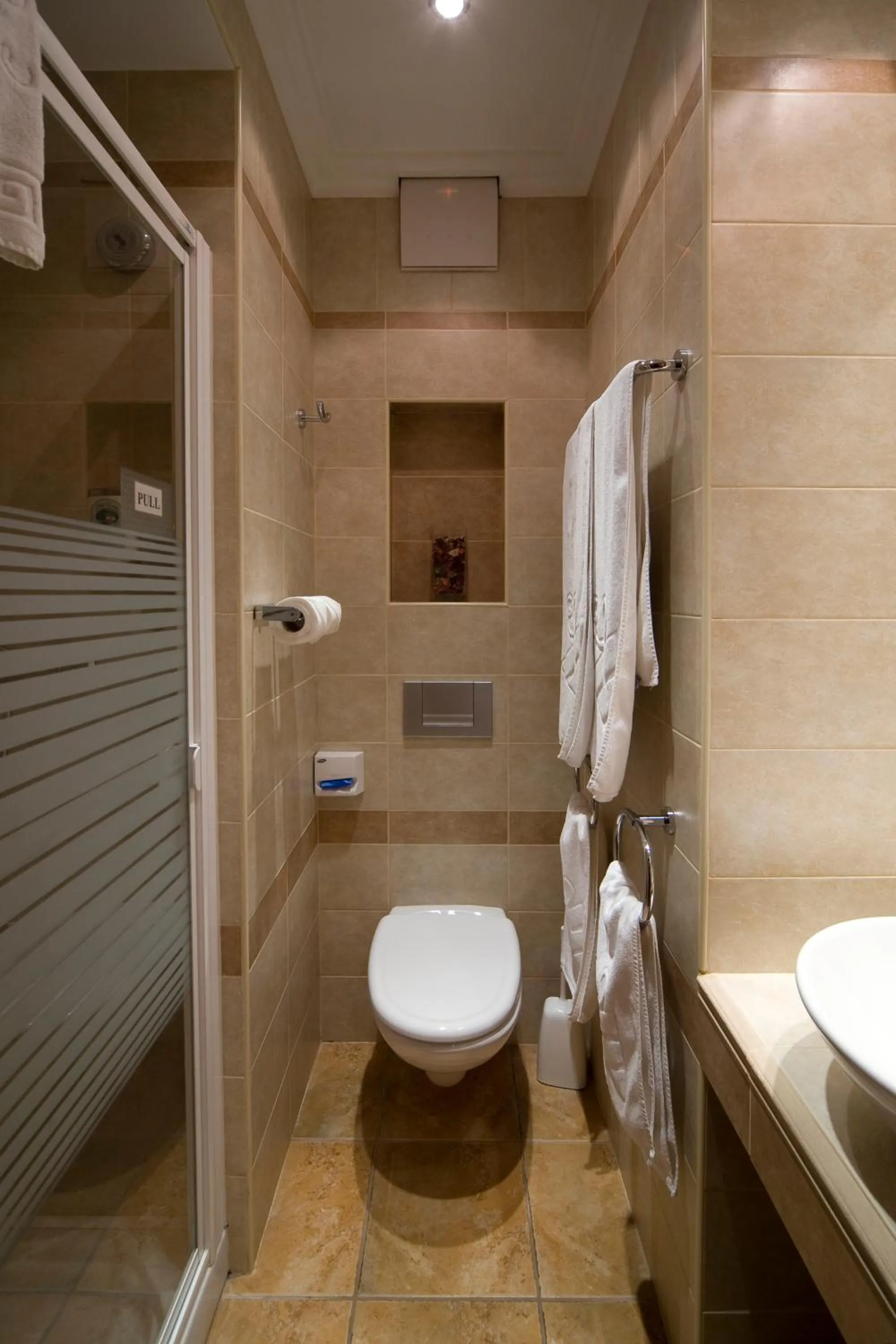 Bathroom in Budget Hotel Victoria