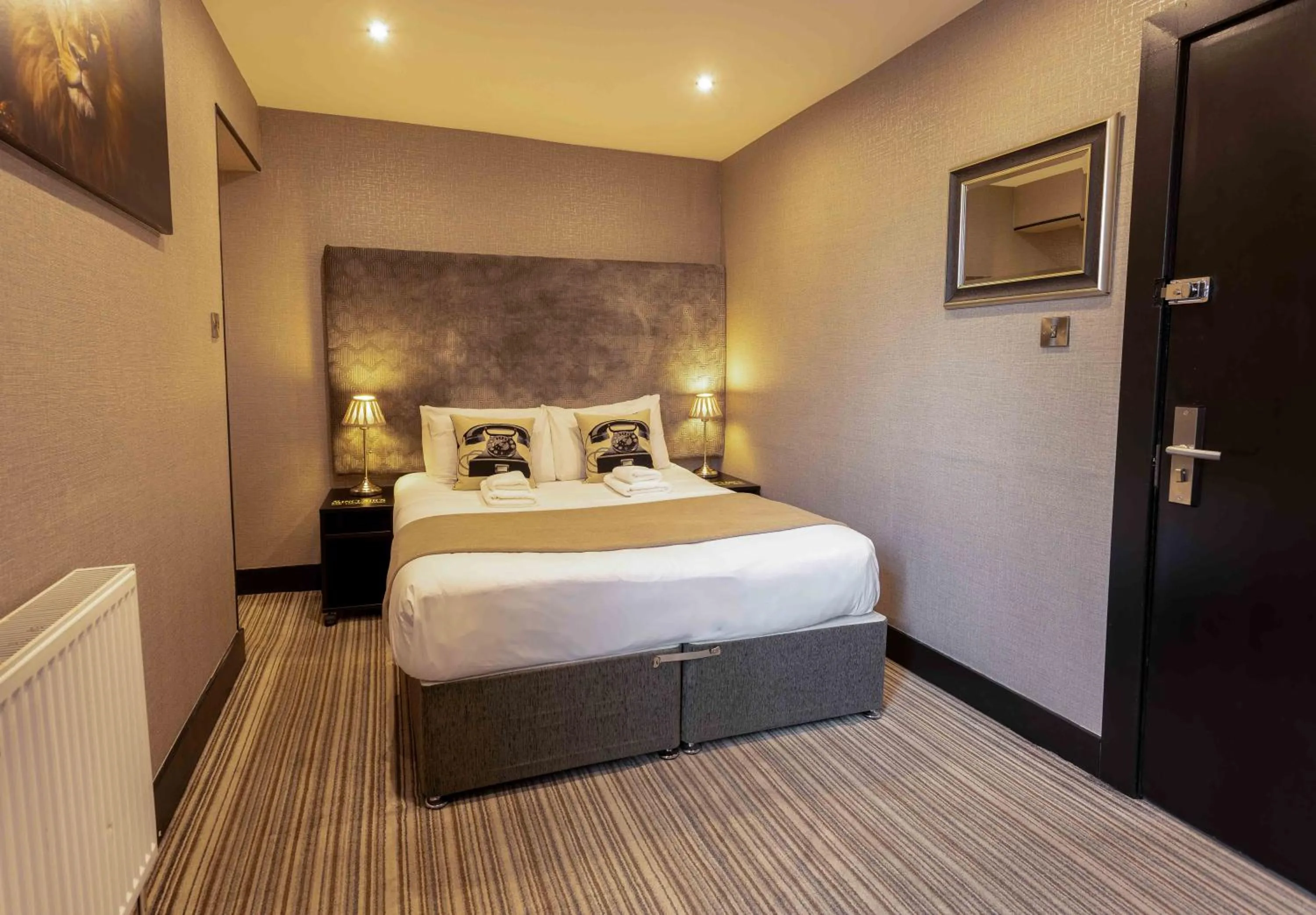 Bedroom, Bed in Sinclair's Rooms