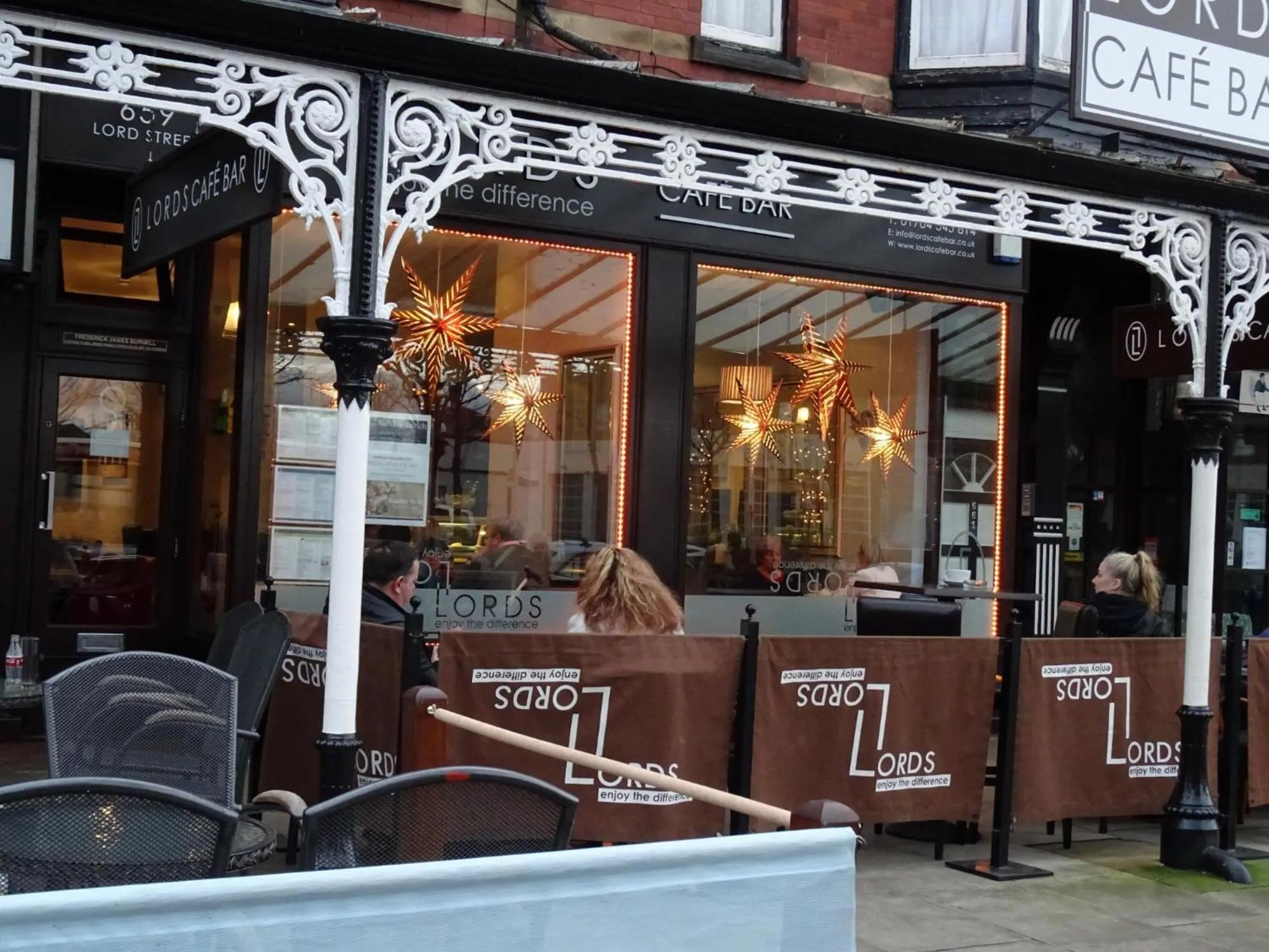 Restaurant/places to eat in Sinclair's Rooms