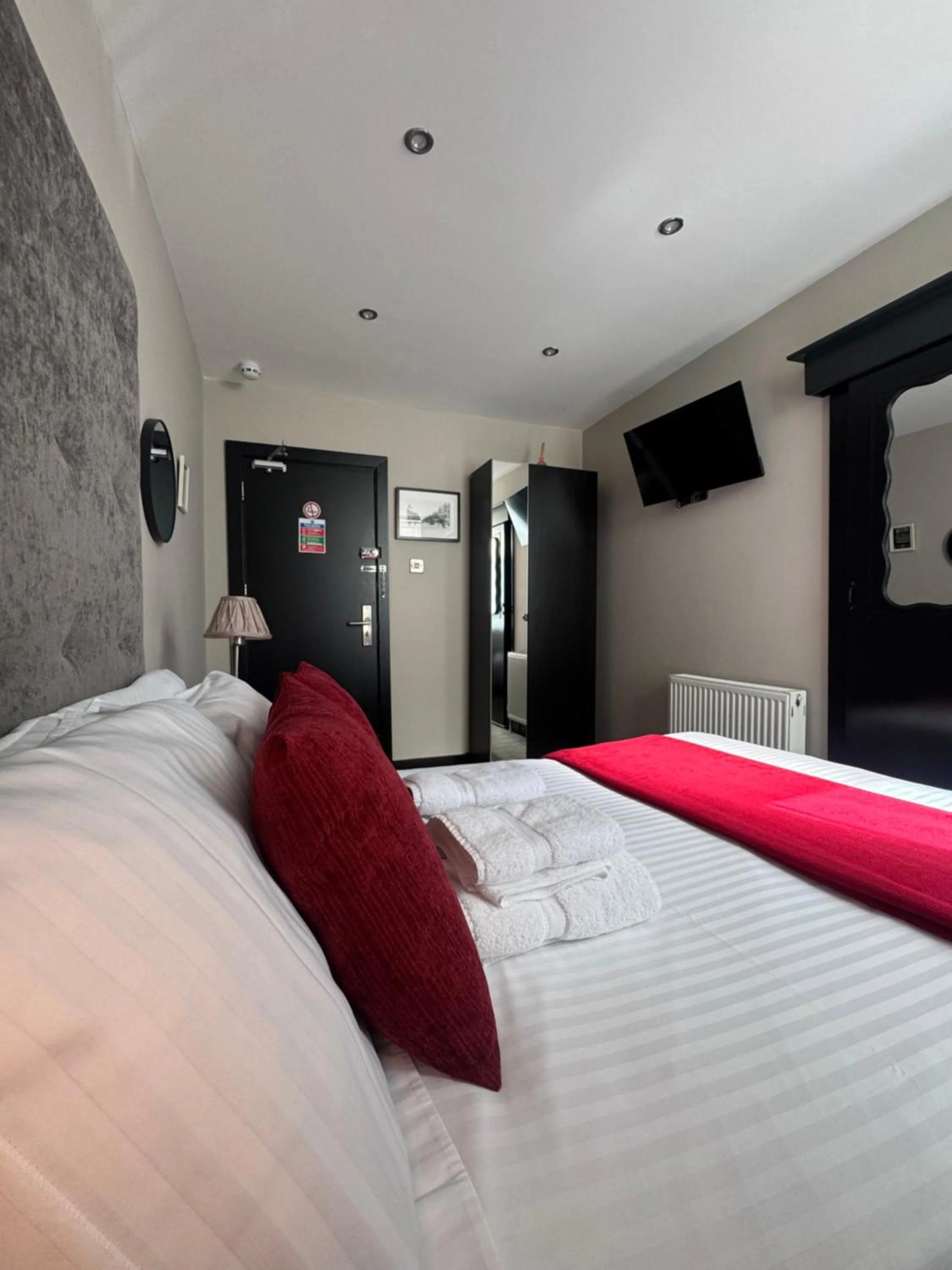 Bedroom, Bed in Sinclair's Rooms