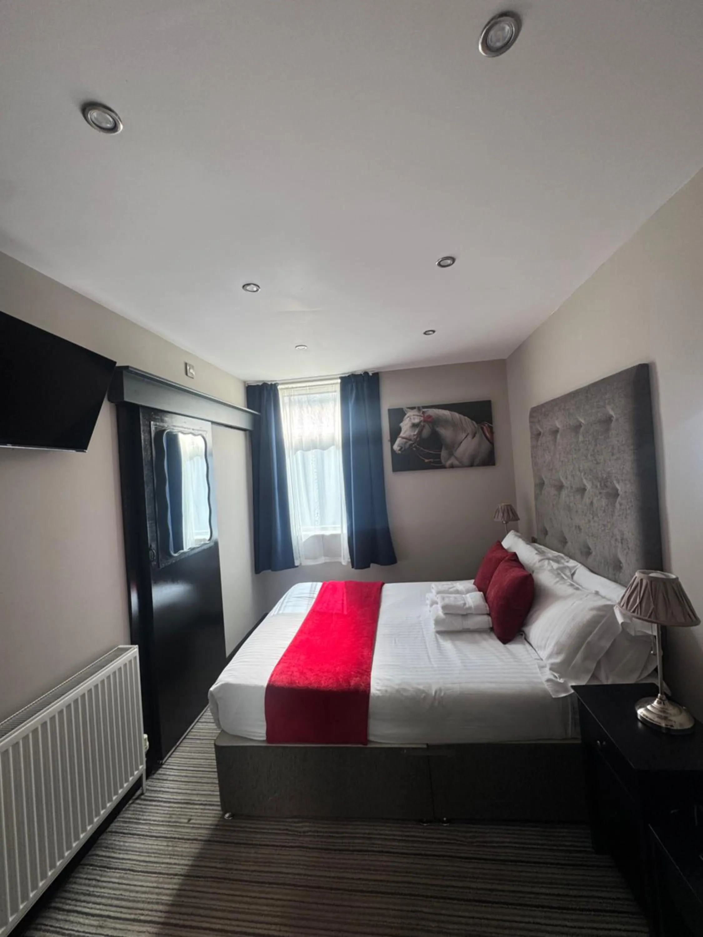 Bedroom, Bed in Sinclair's Rooms