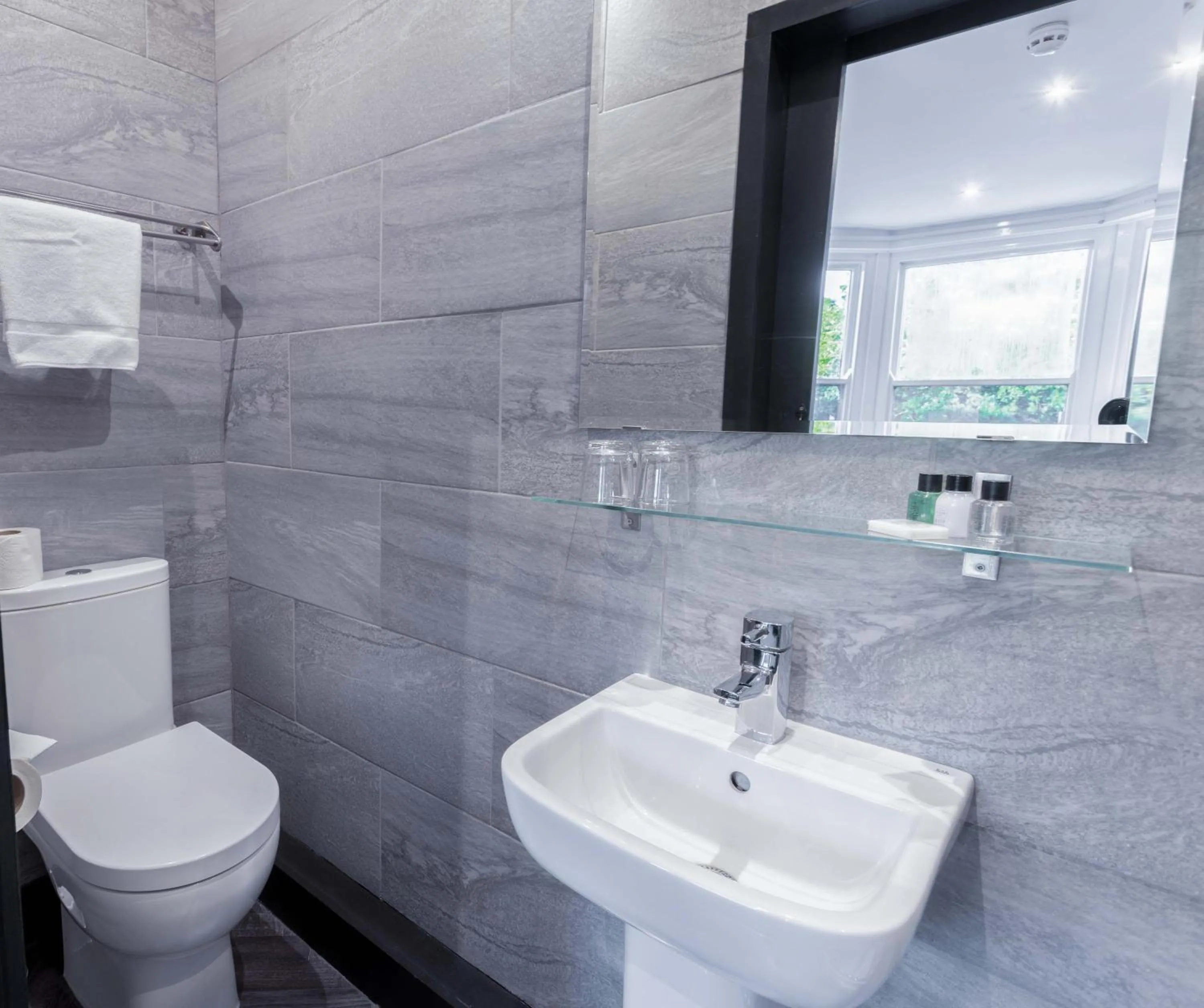 Toilet in Sinclair's Rooms