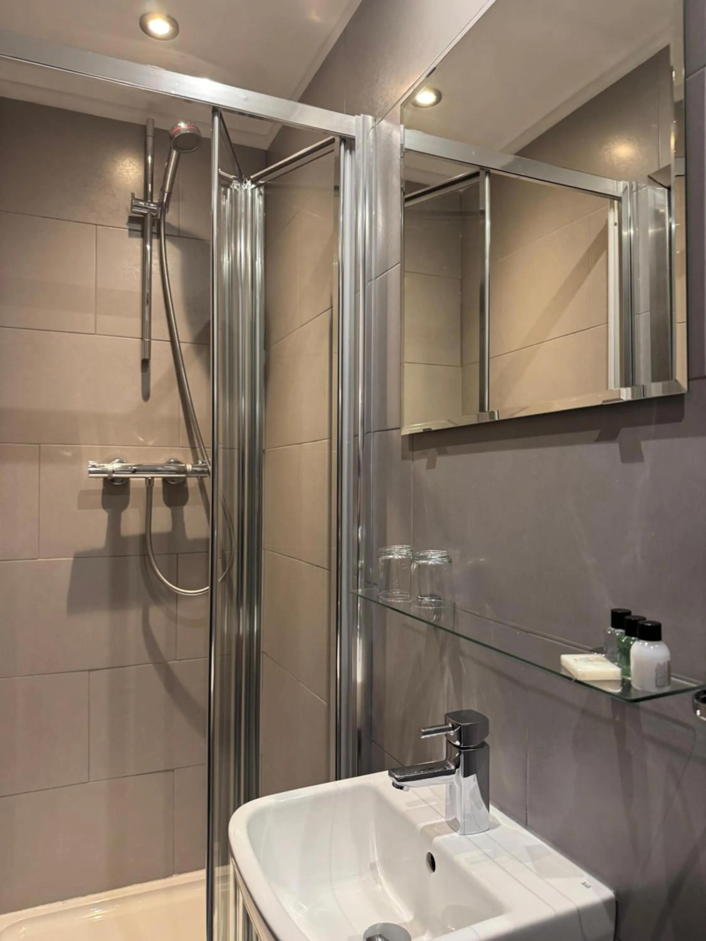 Bathroom in Sinclair's Rooms