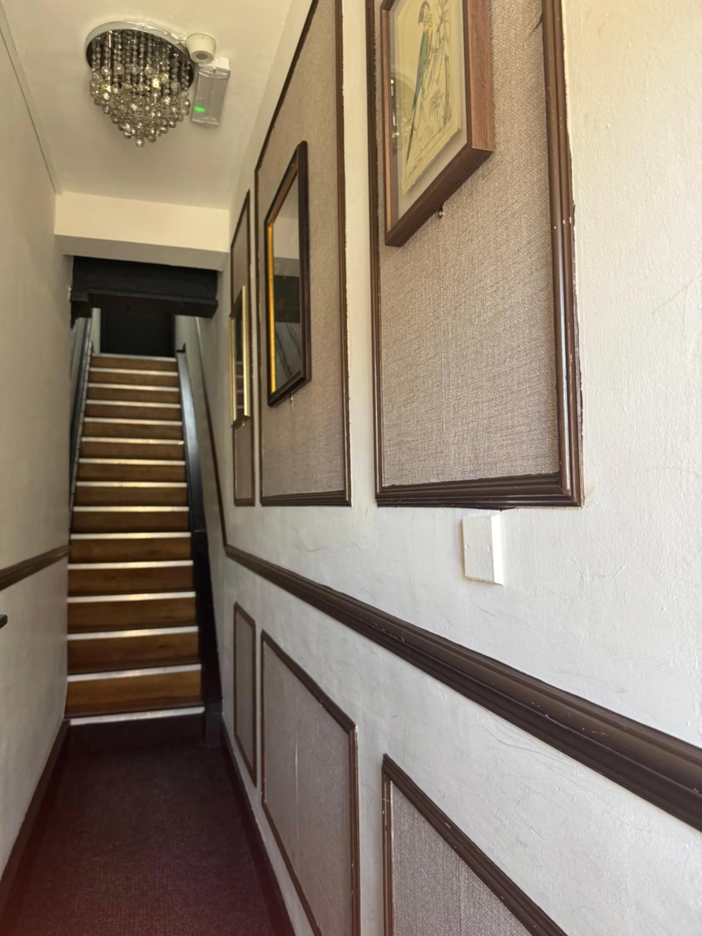 Facade/entrance in Sinclair's Rooms