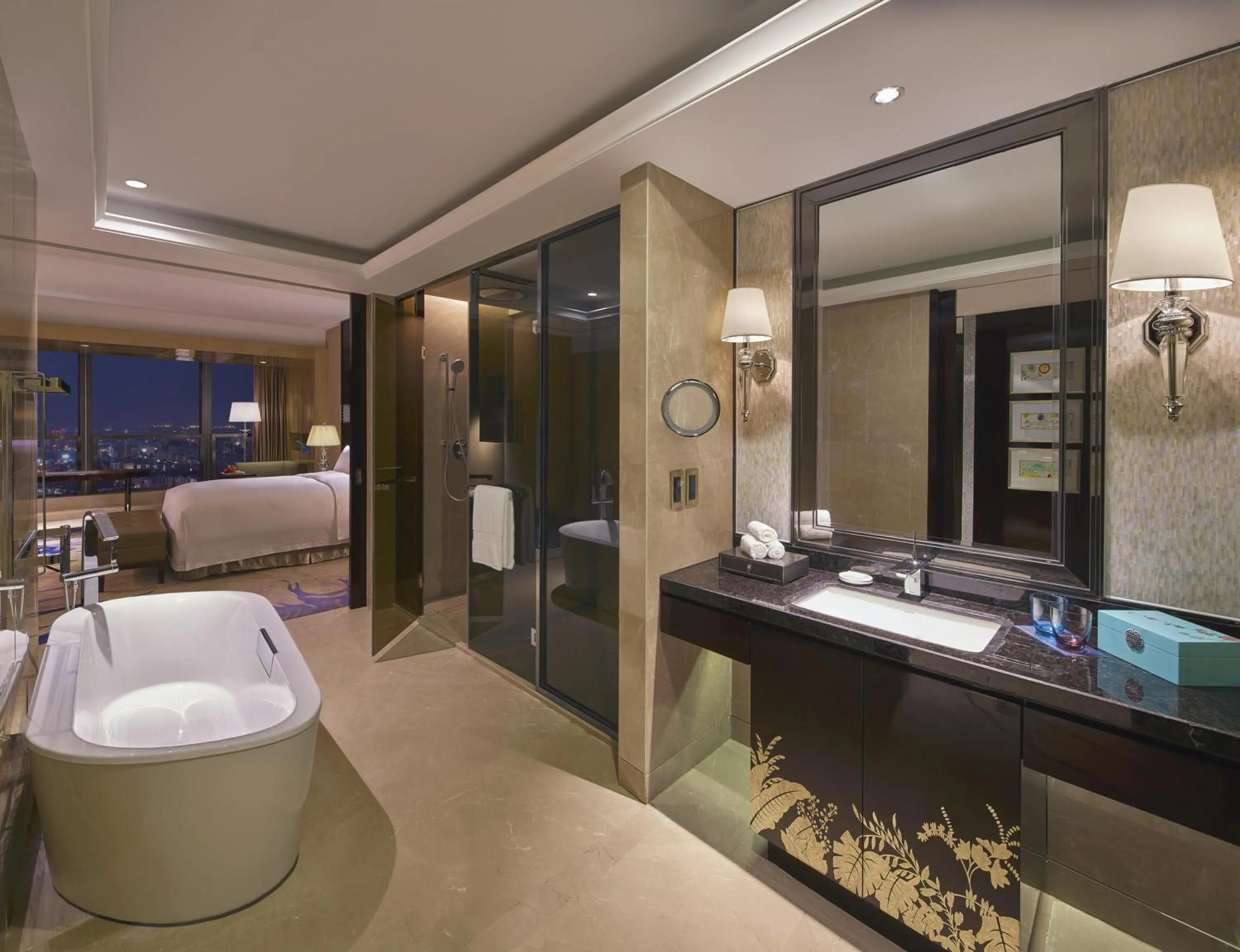 Bathroom, Bed in Hilton Haikou
