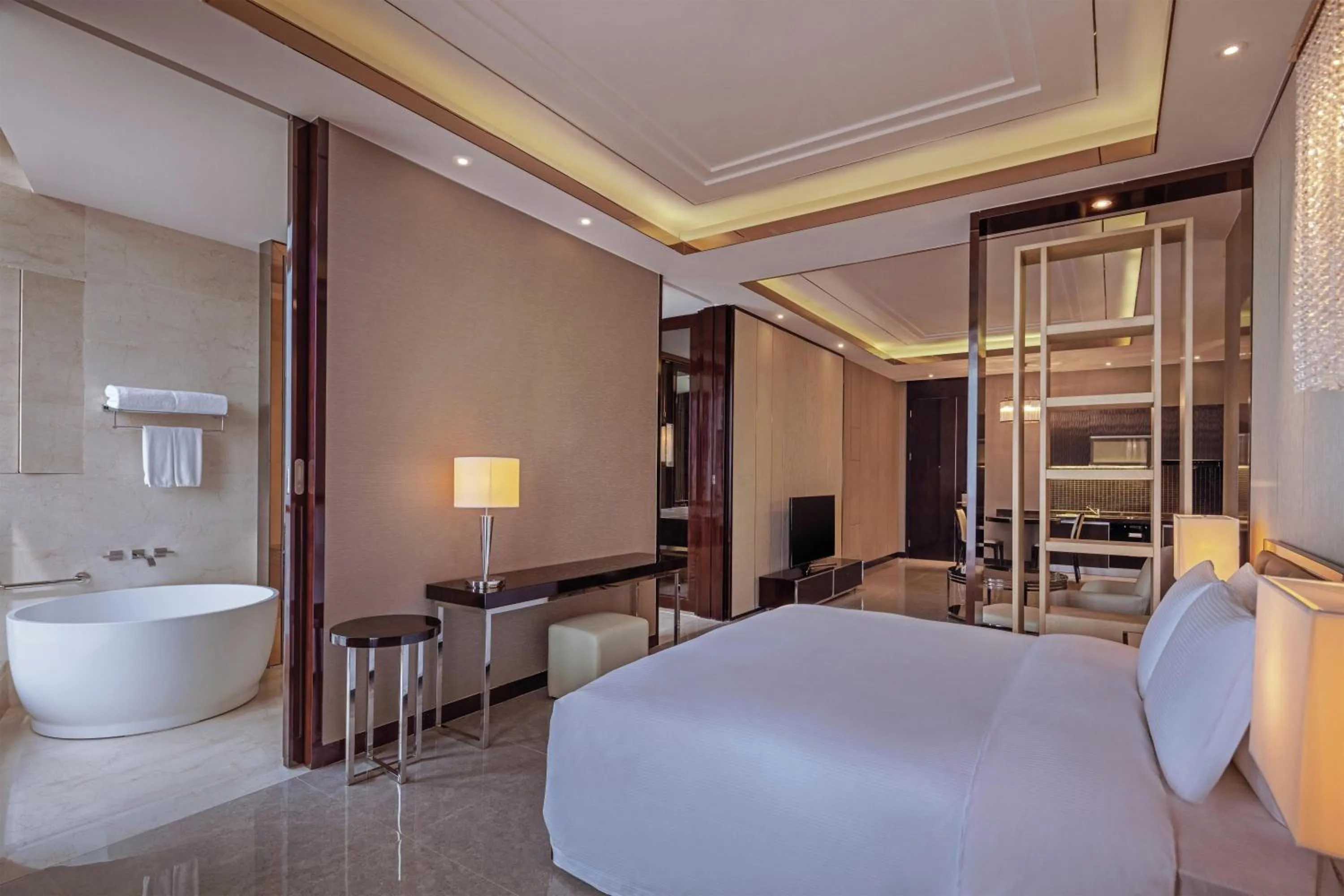 Bathroom, Bed in Hilton Haikou