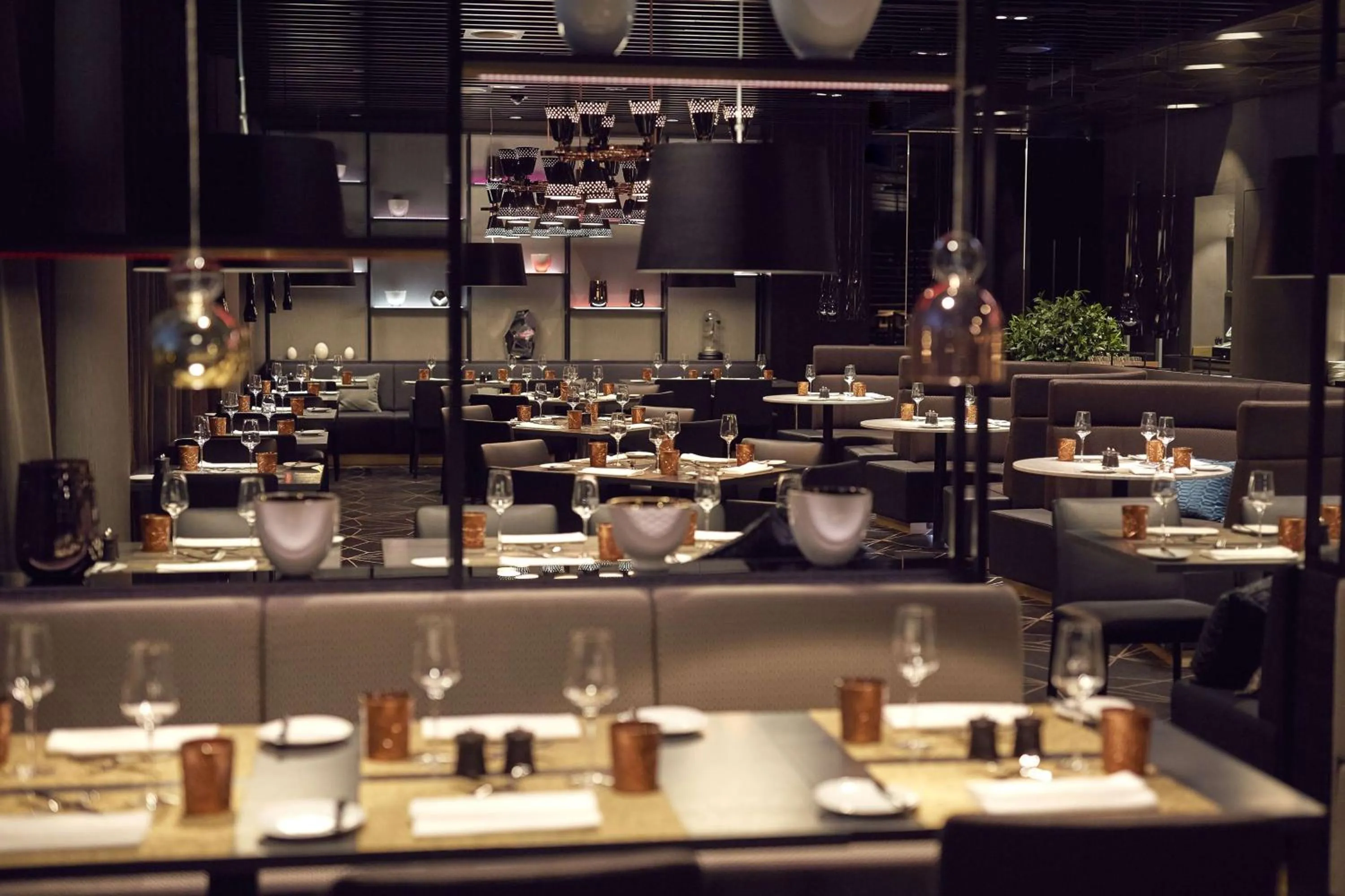 Restaurant/places to eat in Hilton Tallinn Park