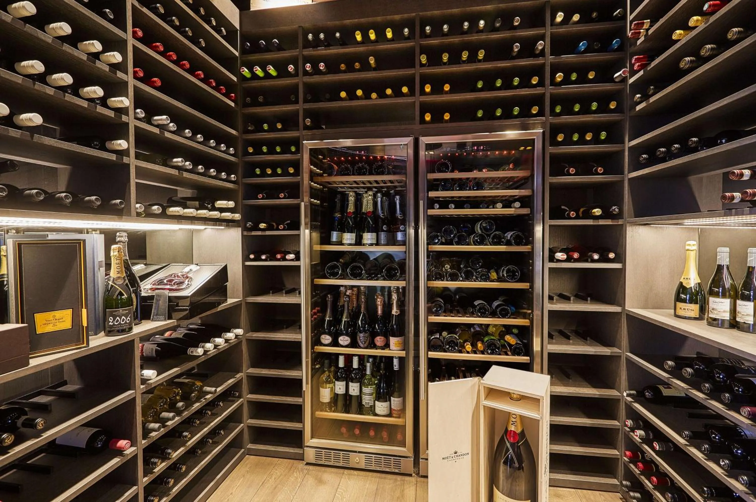 Restaurant/places to eat in Hilton Tallinn Park