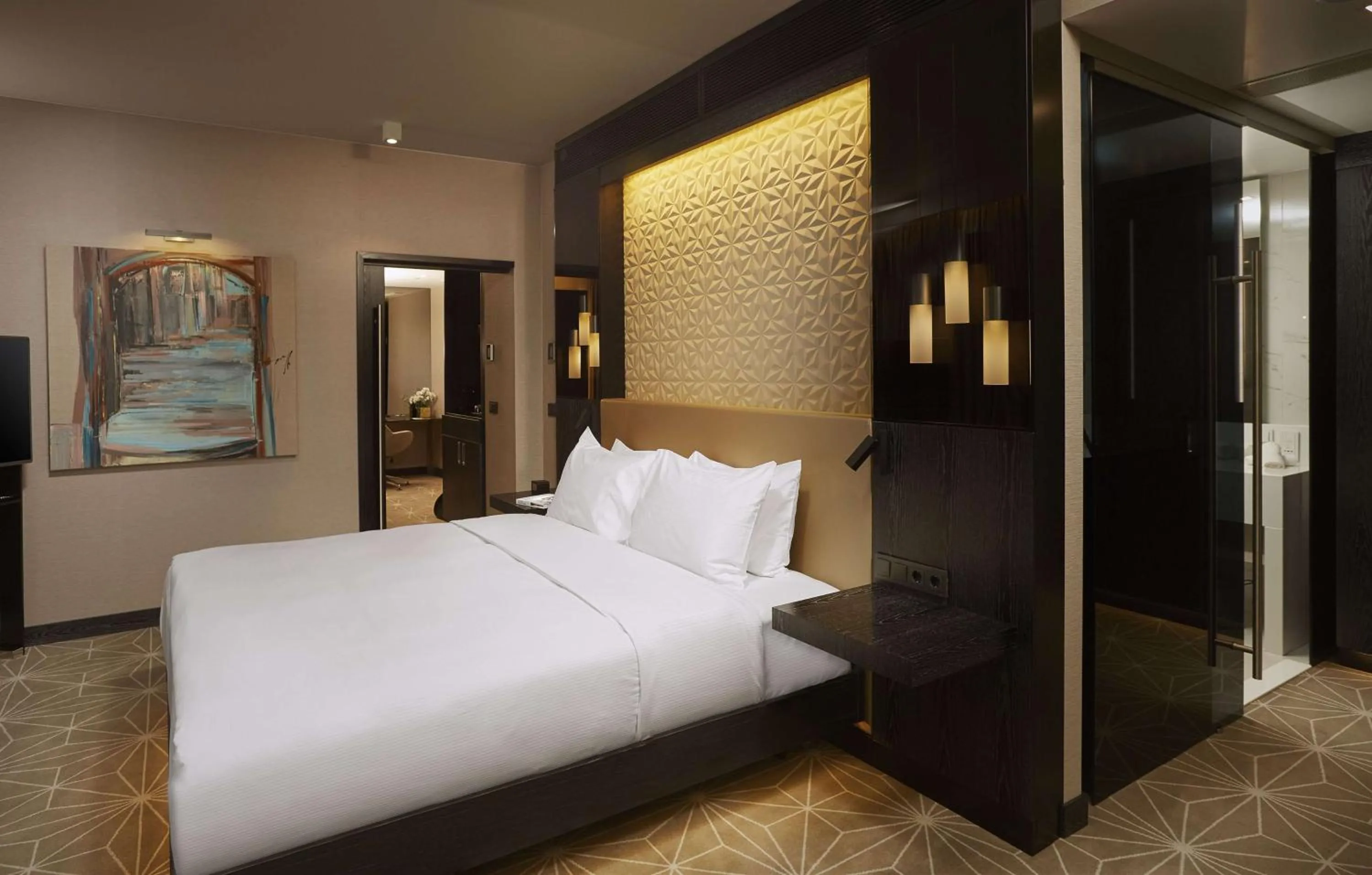 Living room, Bed in Hilton Tallinn Park