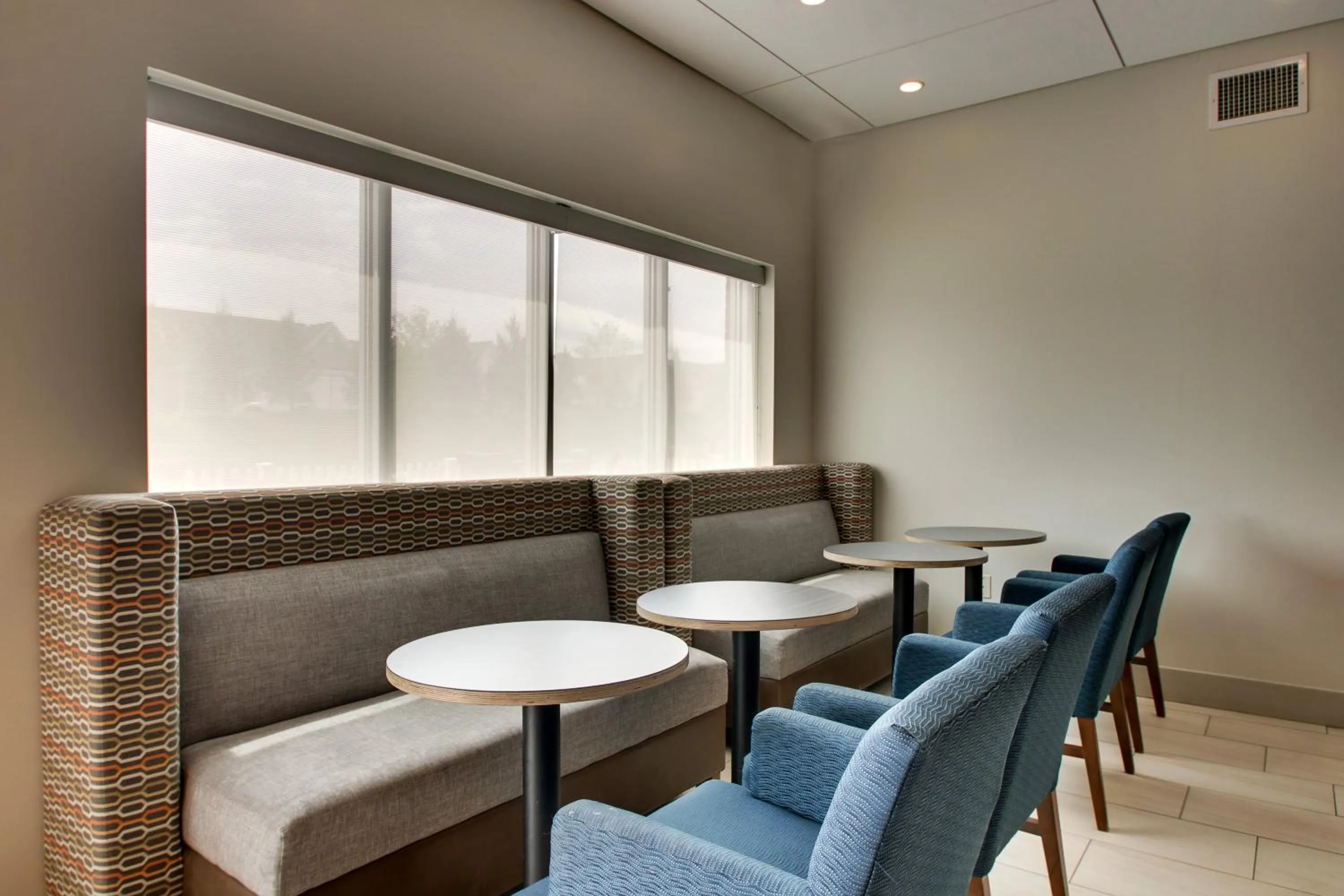 Breakfast in Holiday Inn Express & Suites Lancaster East - Strasburg by IHG