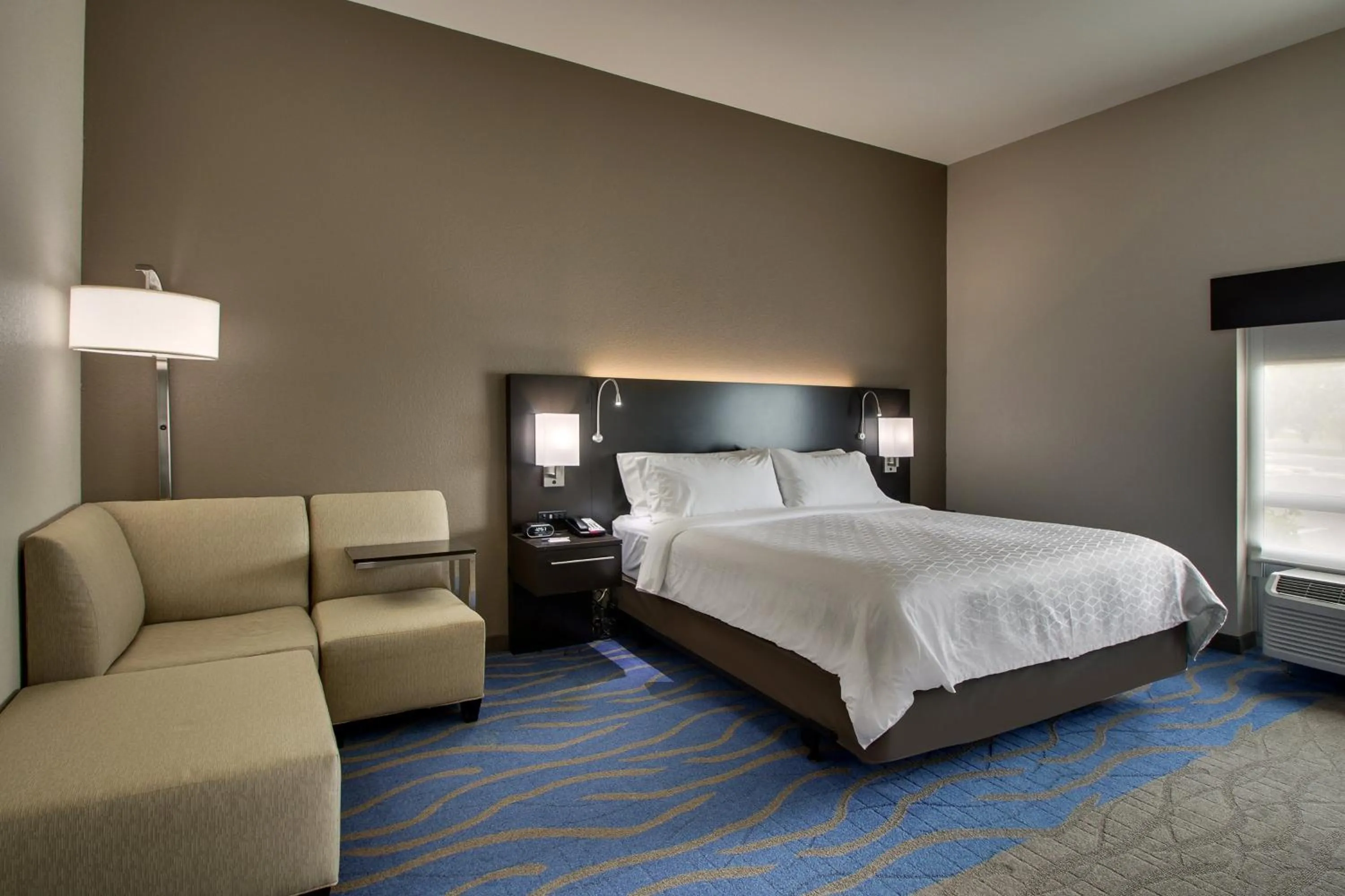 Photo of the whole room, Bed in Holiday Inn Express & Suites Lancaster East - Strasburg by IHG