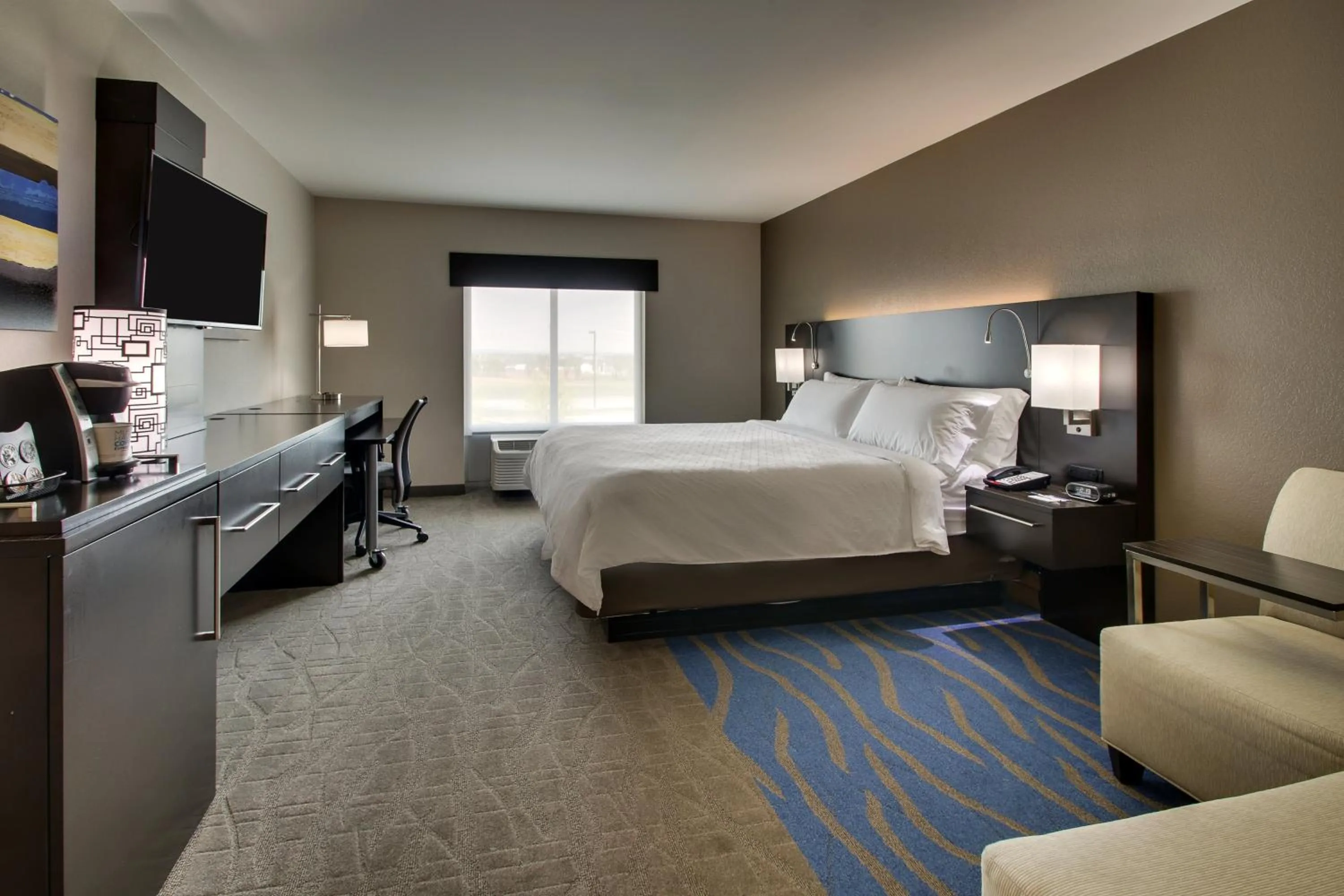 Photo of the whole room, Bed in Holiday Inn Express & Suites Lancaster East - Strasburg by IHG