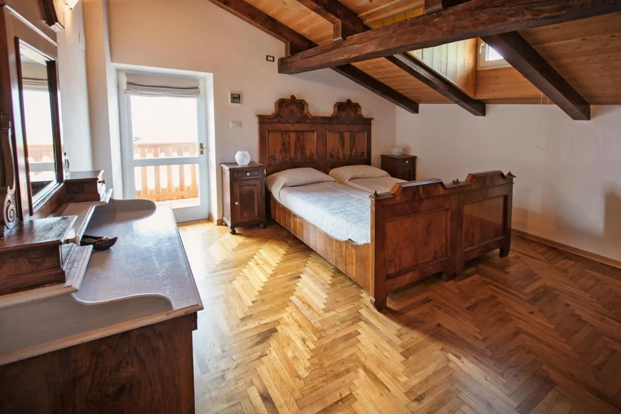 Photo of the whole room, Bed in Albergo Diffuso "Col Gentile" Socchieve