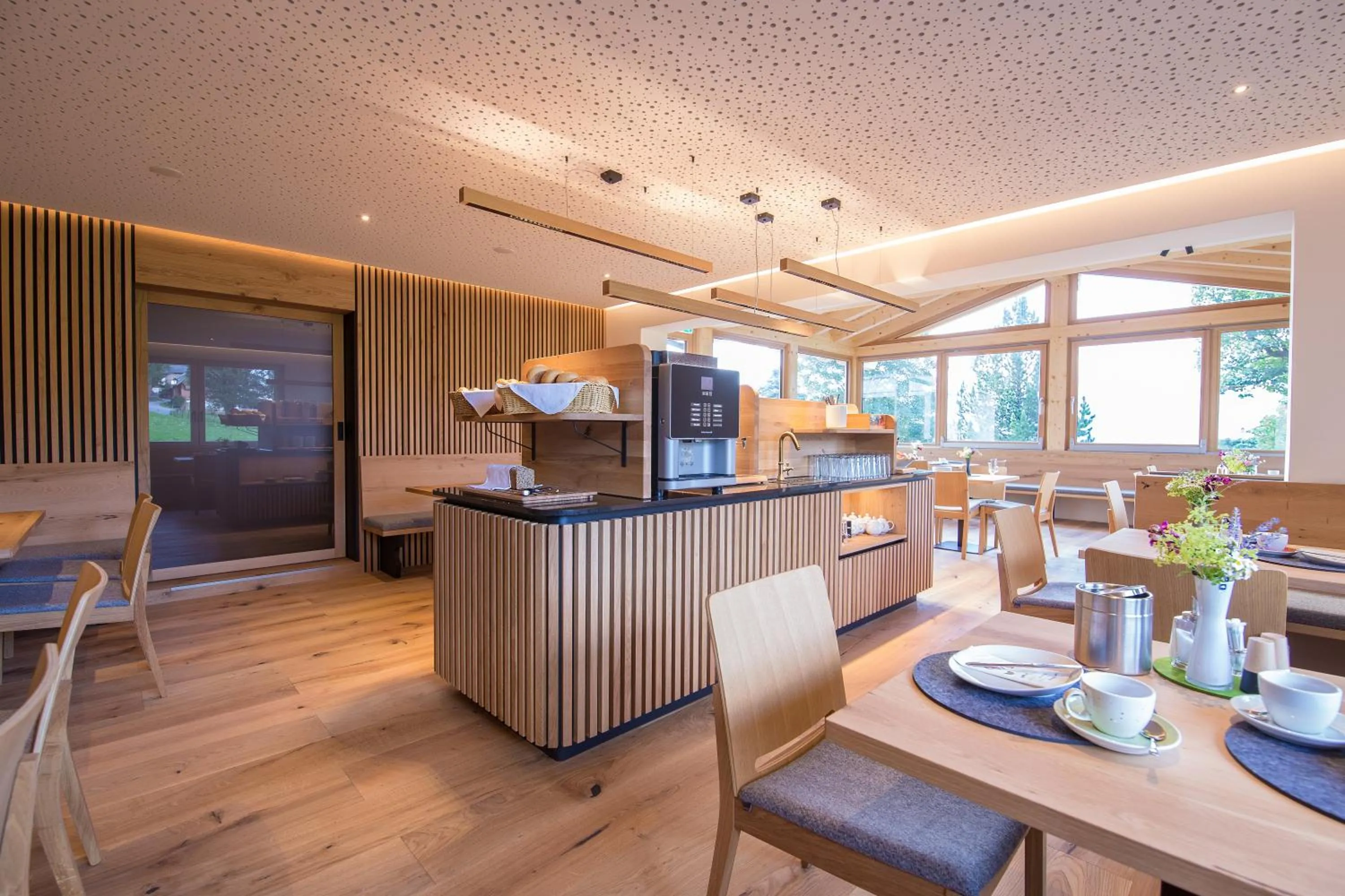 Buffet breakfast in Alpenhof