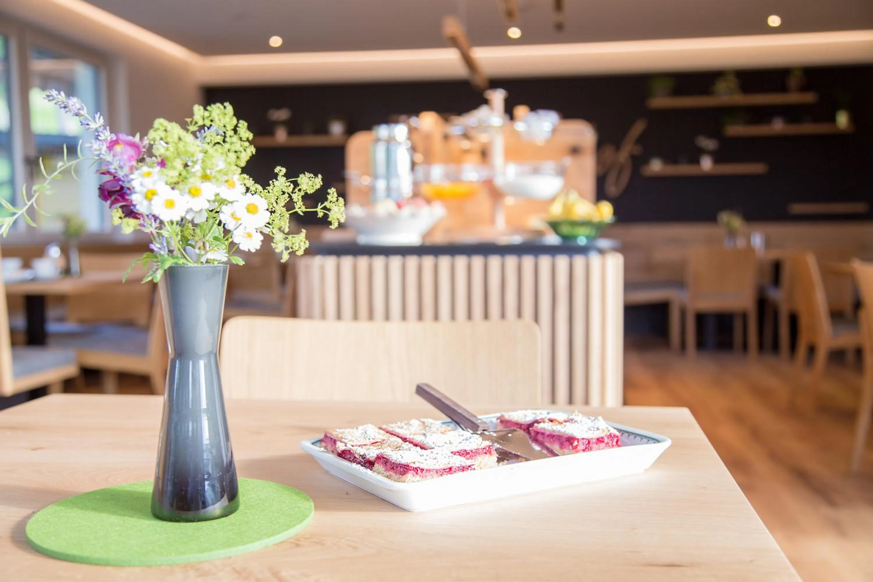 Restaurant/places to eat in Alpenhof