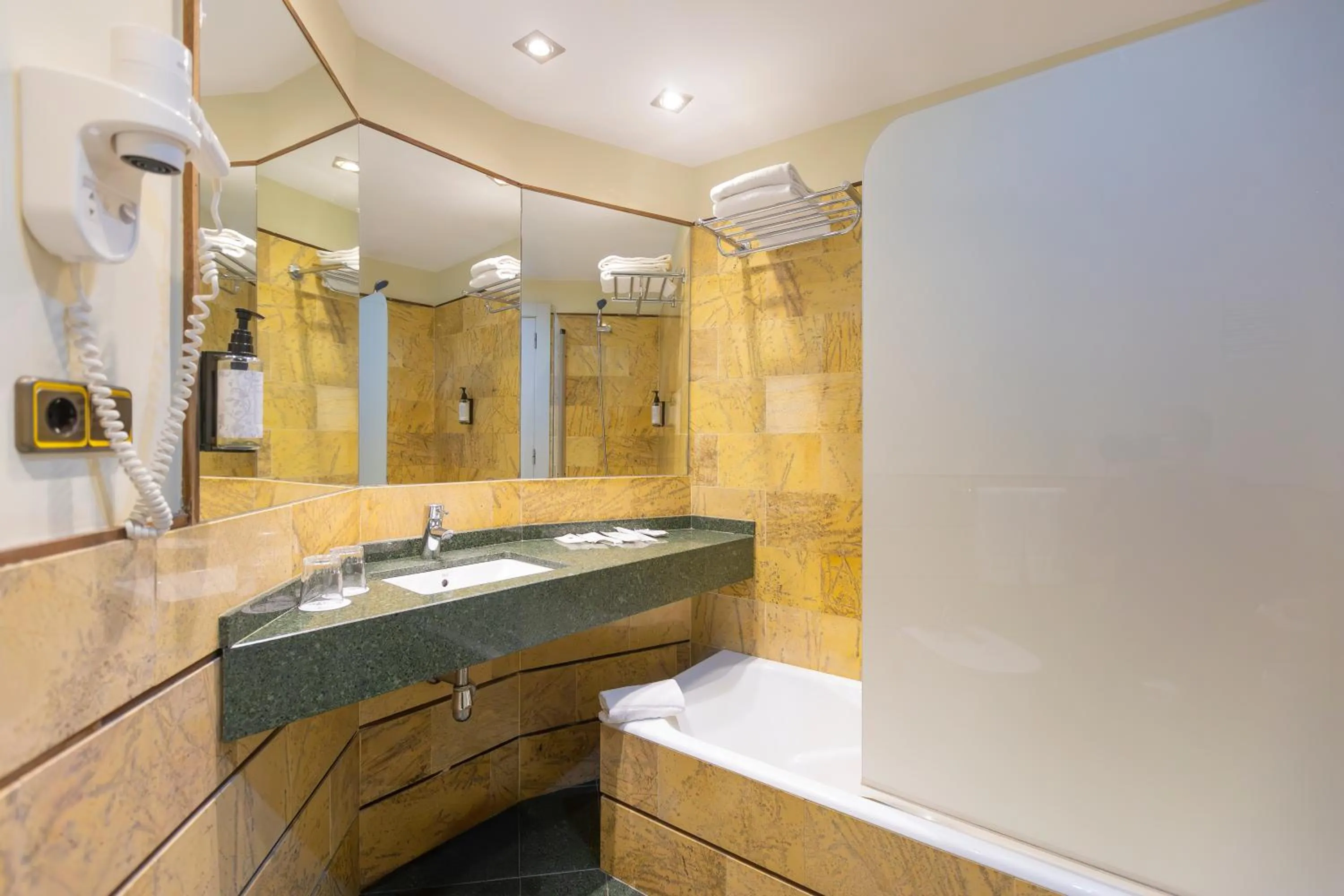 Bathroom in Hotel Moon Dreams Portomagno