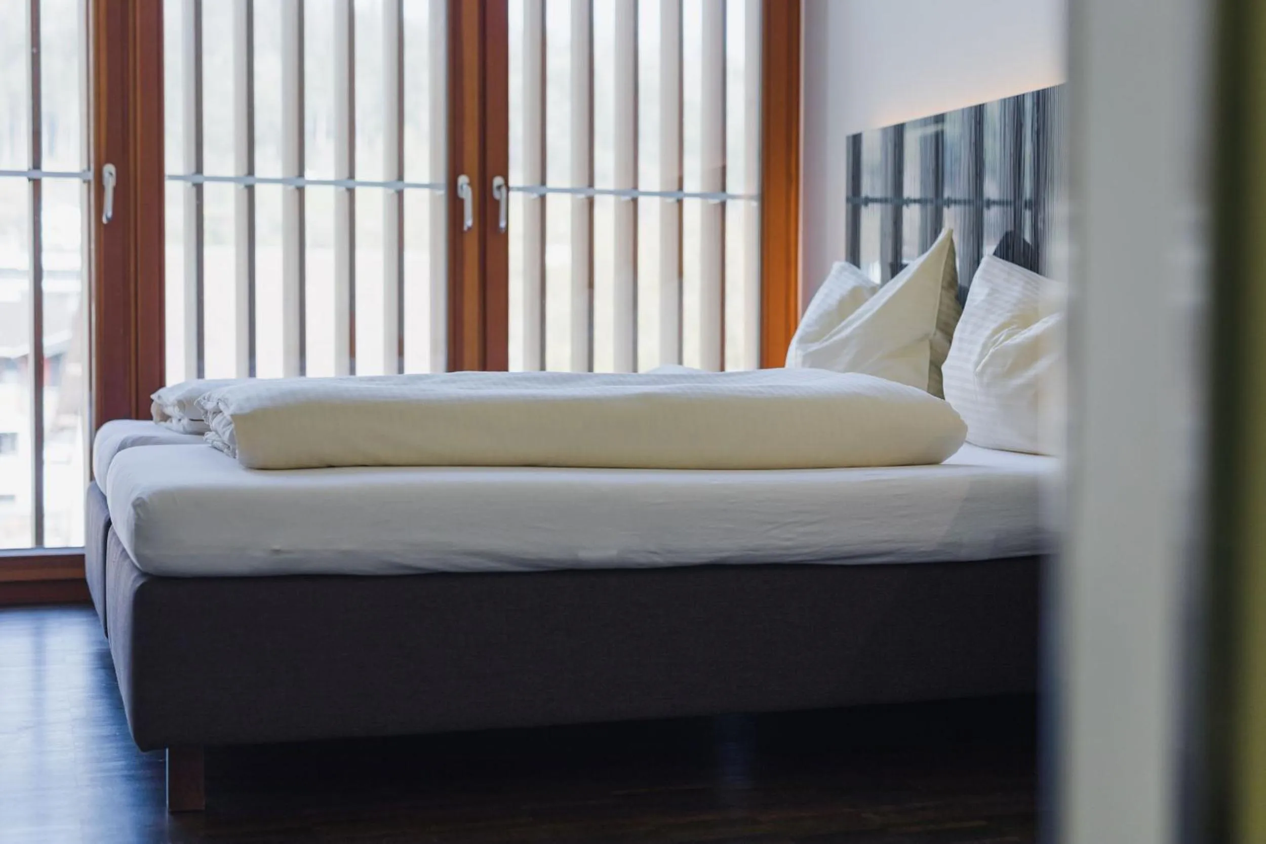 Bed in Motel Z - self checkin