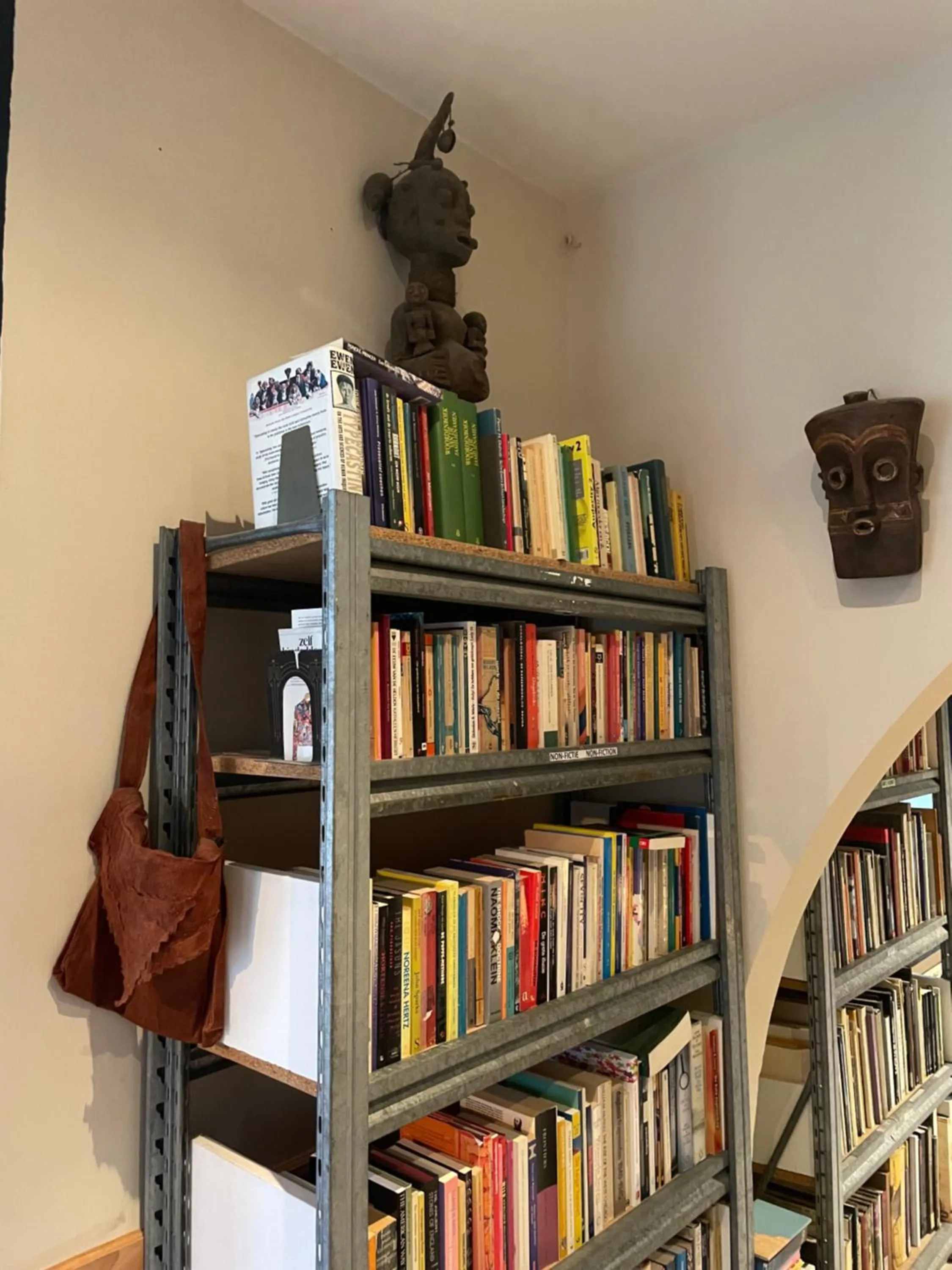 Library in La Reduiste