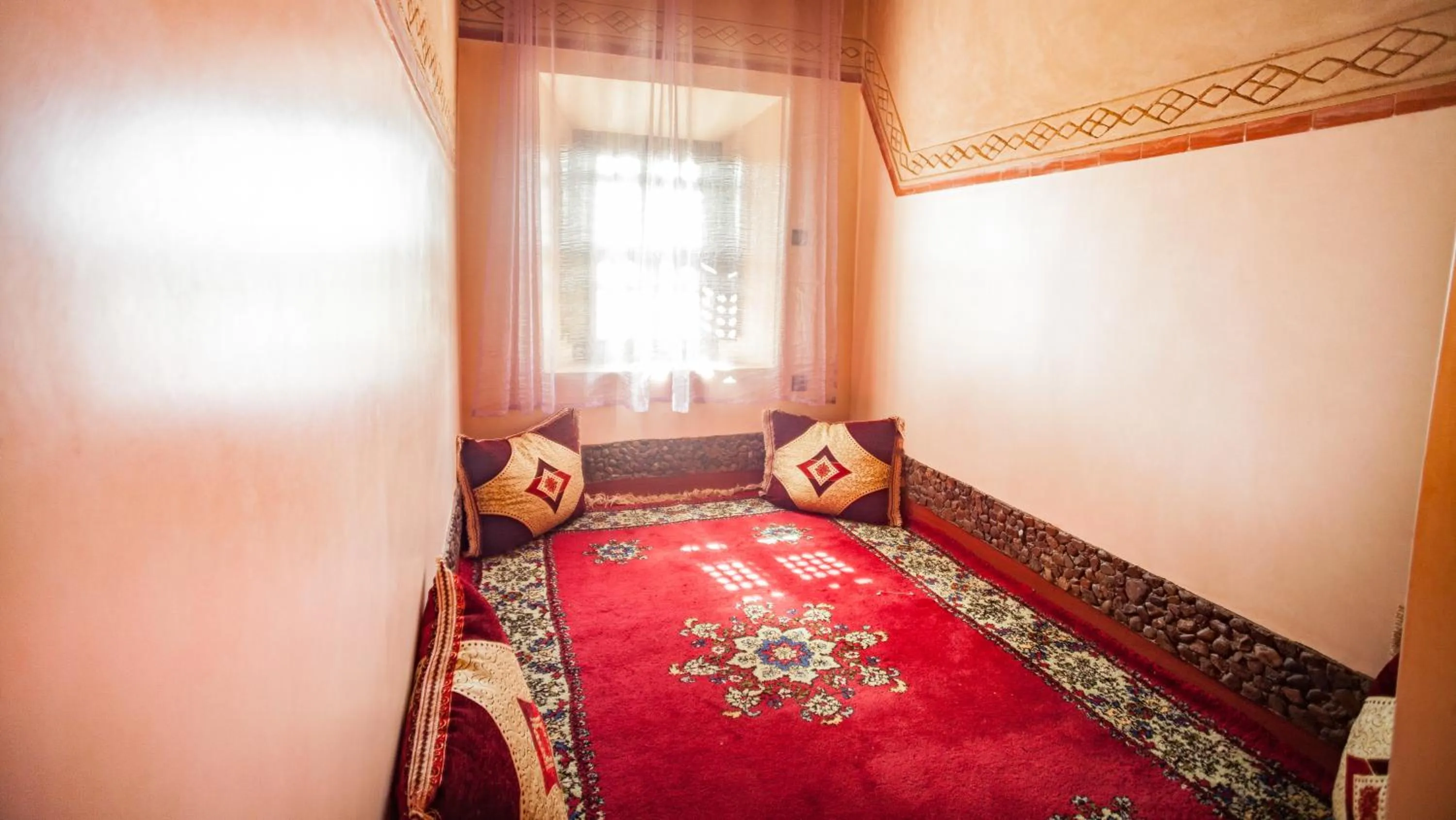 Living room, Bed in Ecolodge l'île de Ouarzazate