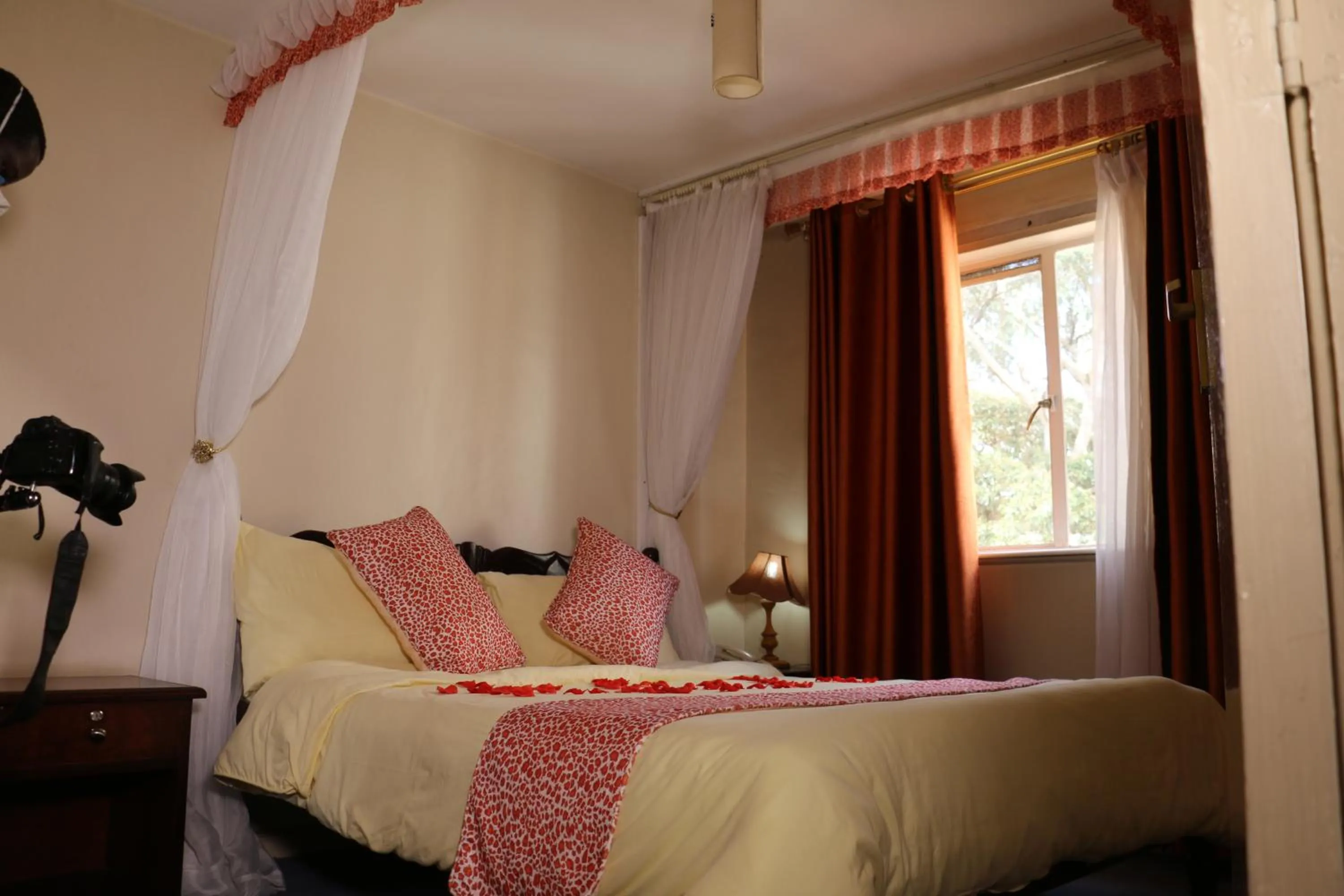 Property building, Bed in Adventist LMS Guest House & Conference Centre