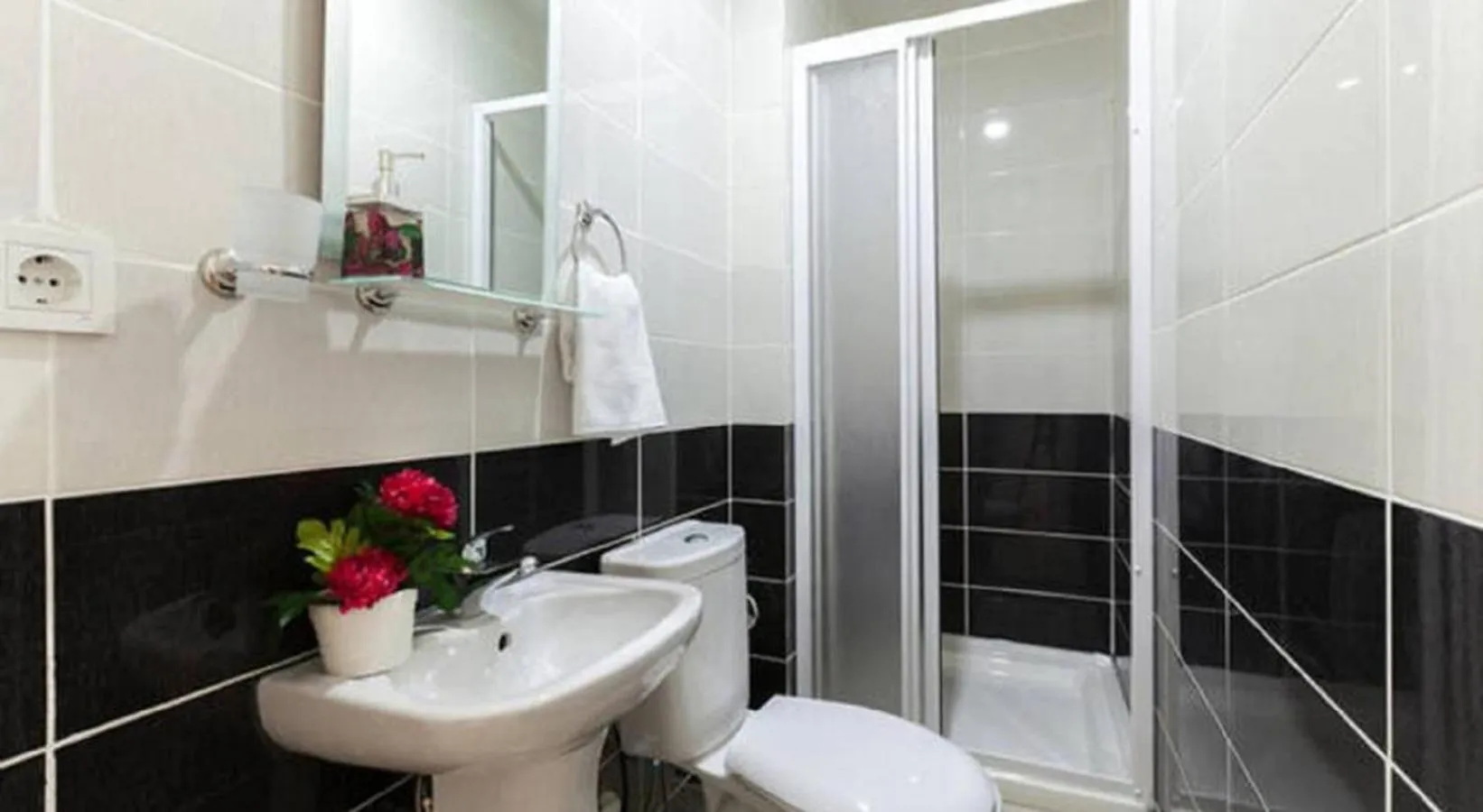 Bathroom in Otantik Hotel