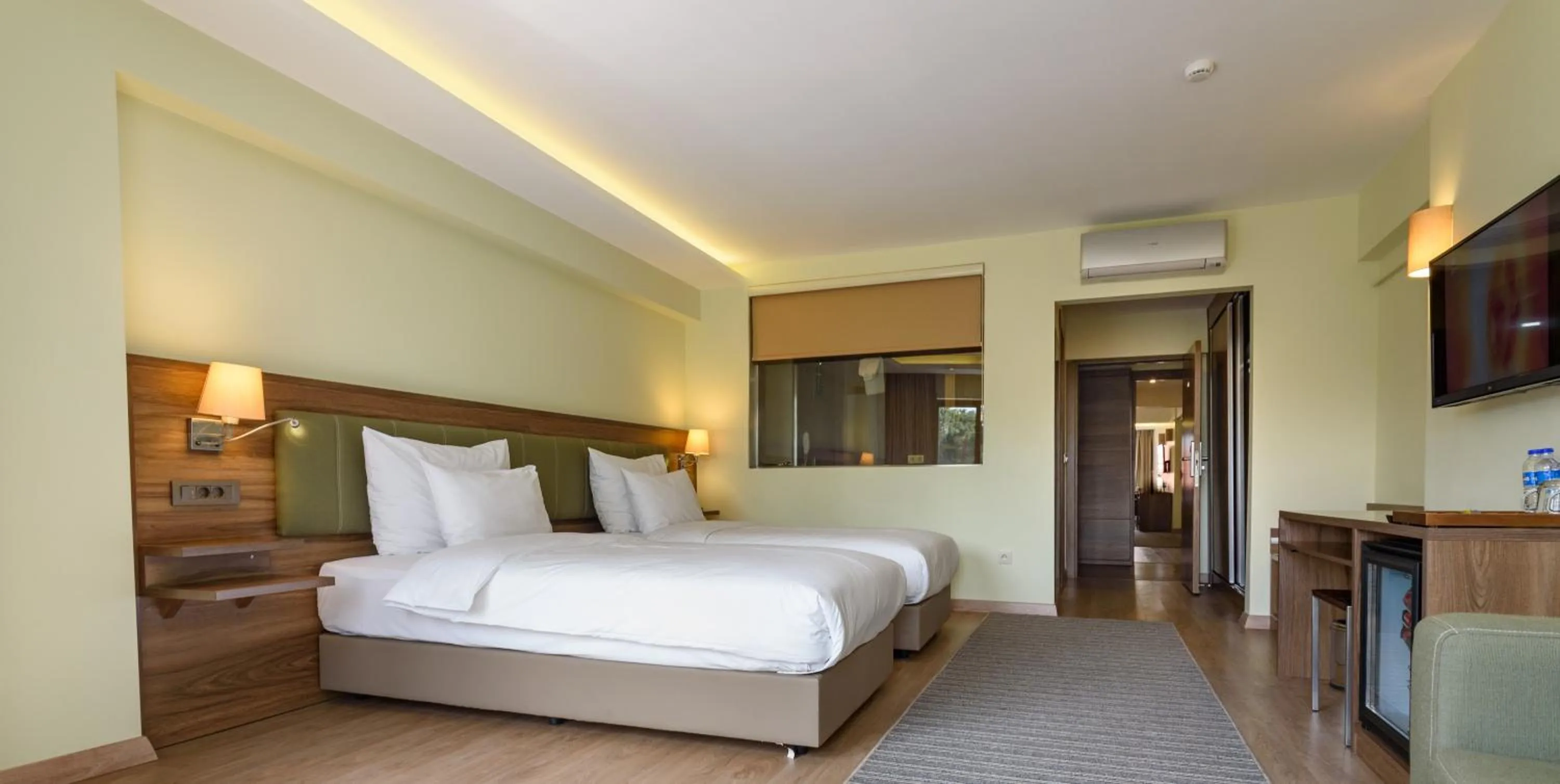 Photo of the whole room, Bed in Numi Hotel