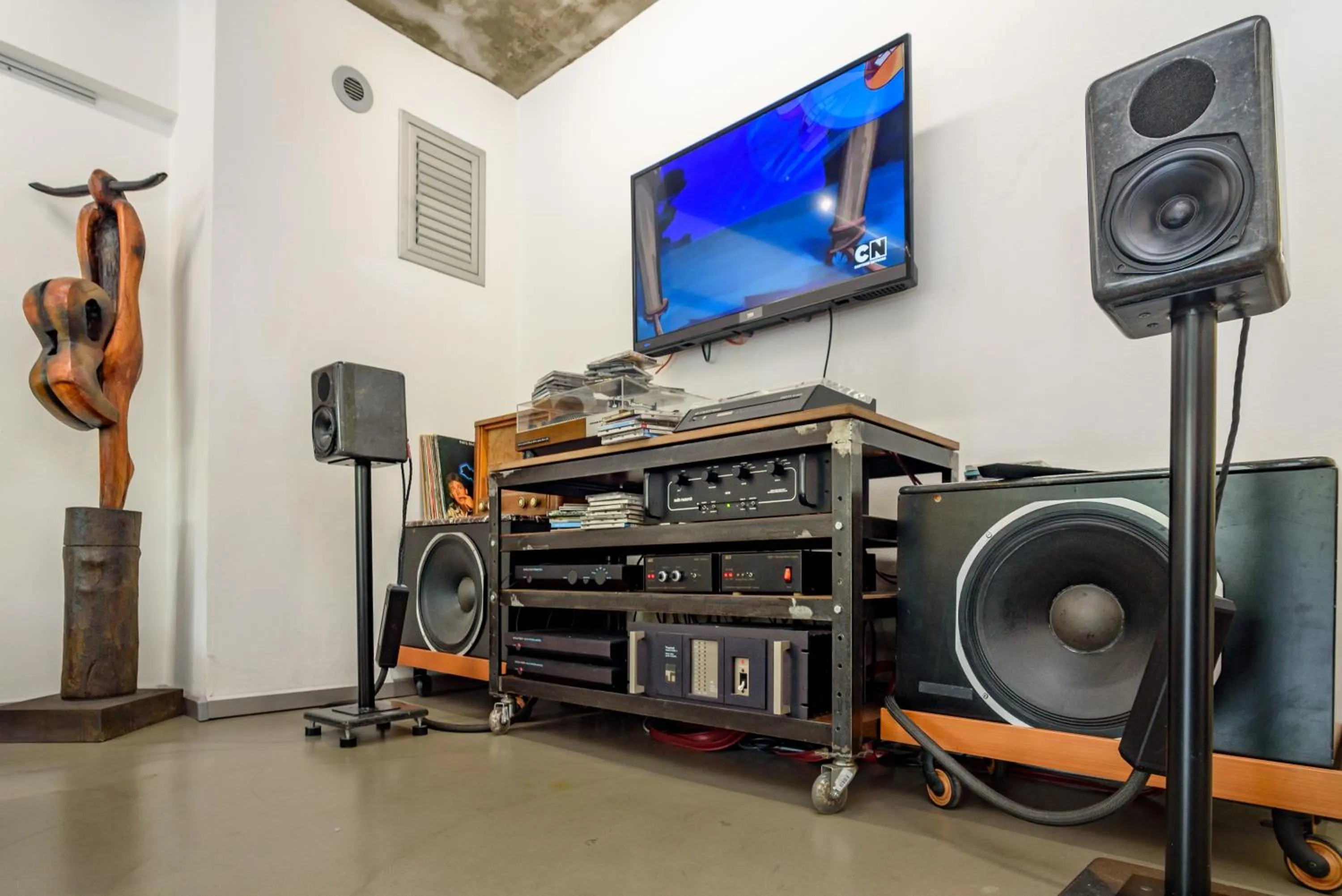 Communal lounge/ TV room in Numi Hotel