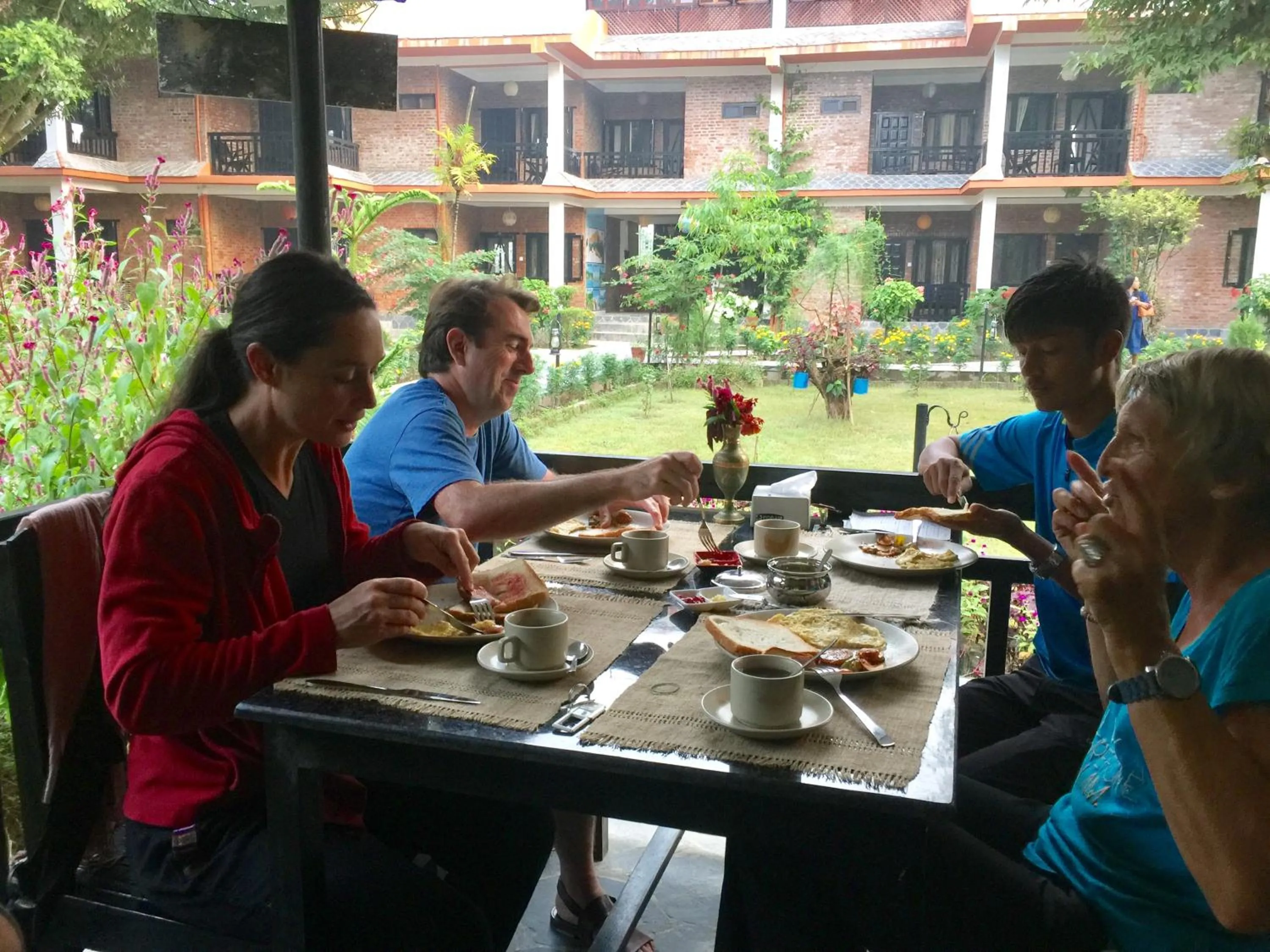 Restaurant/places to eat in Chautari Garden Resort