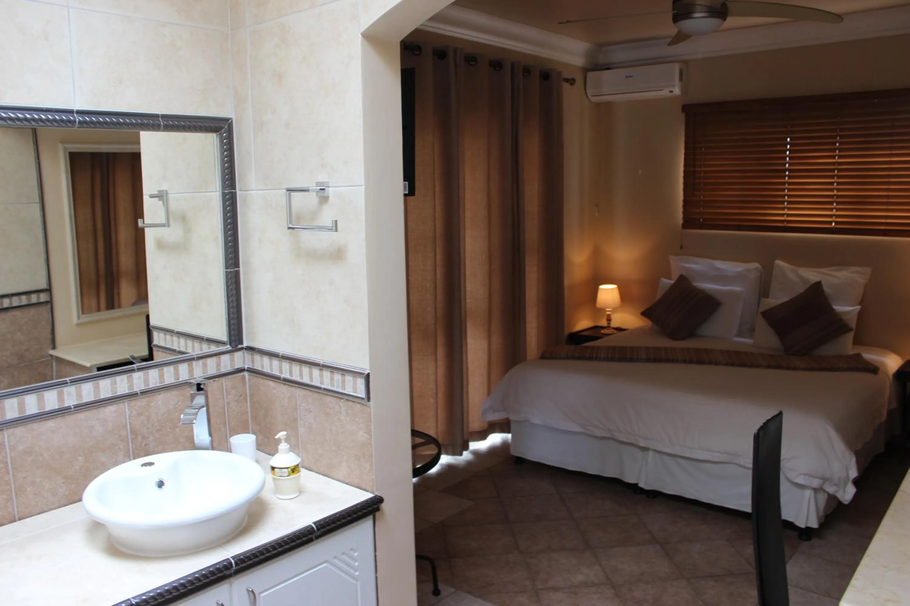 Bedroom, Bed in Almost Heaven