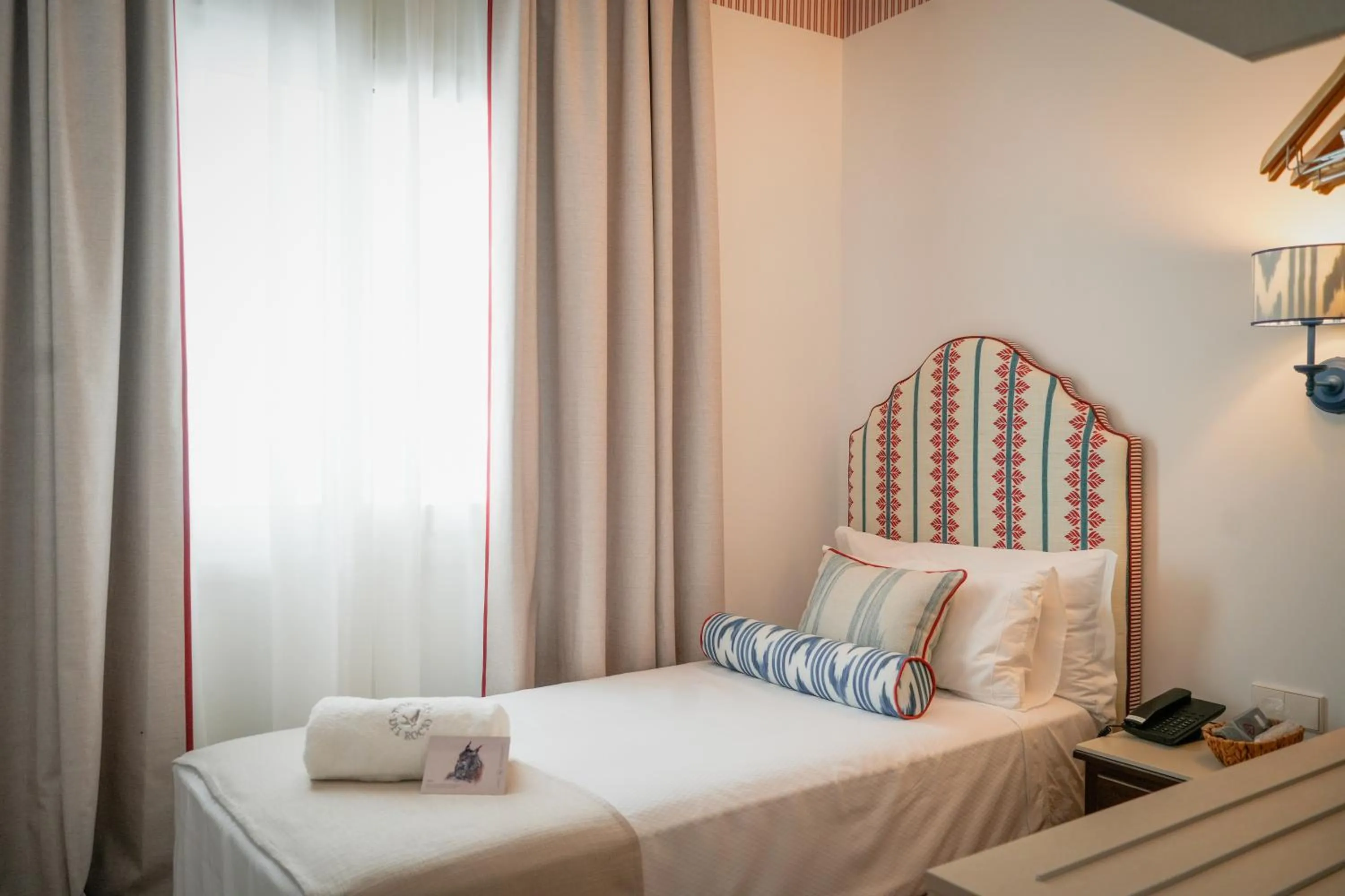 Inner courtyard view, Bed in Hotel Toruño del Rocío