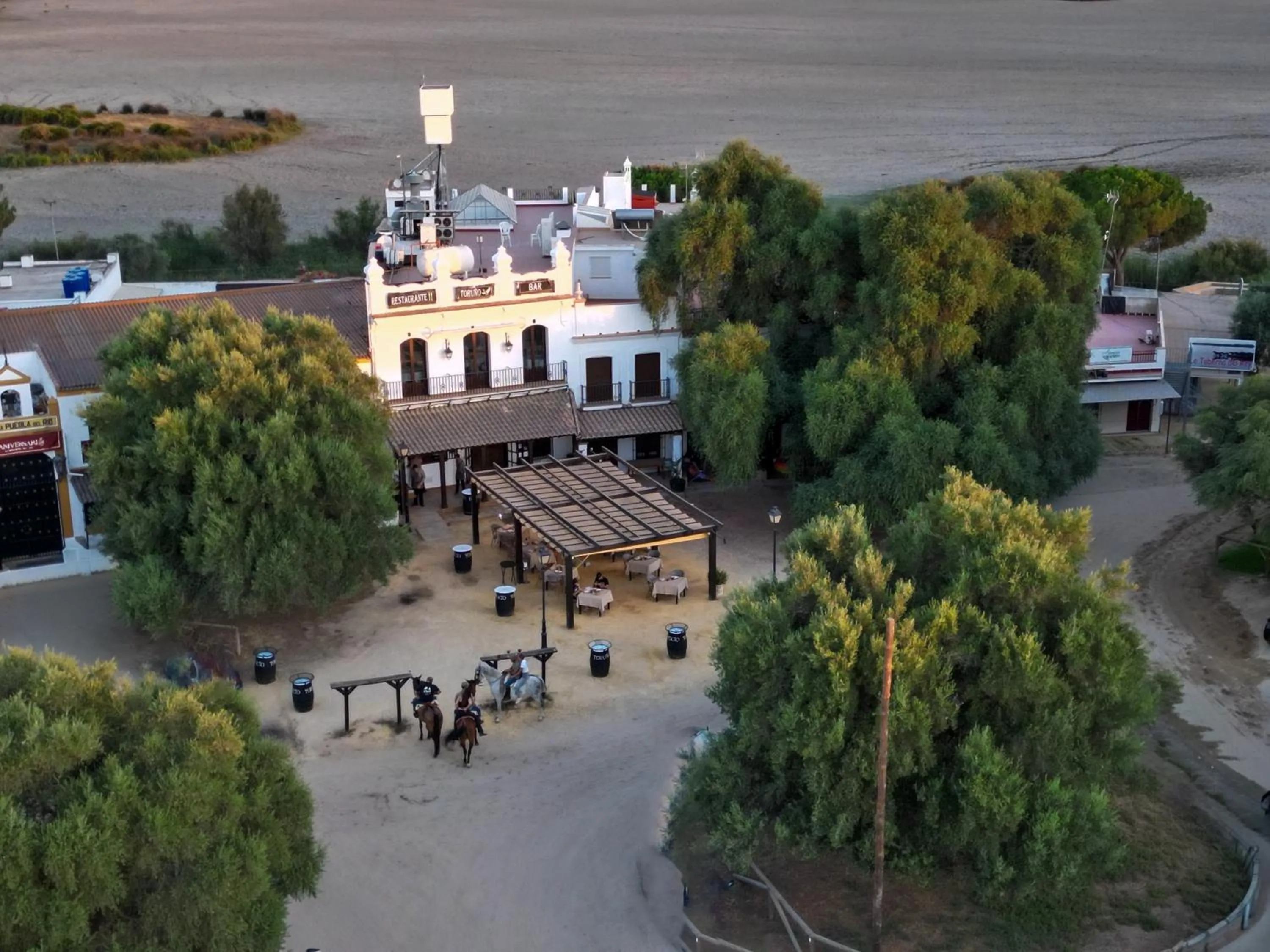 Restaurant/places to eat in Hotel Toruño del Rocío