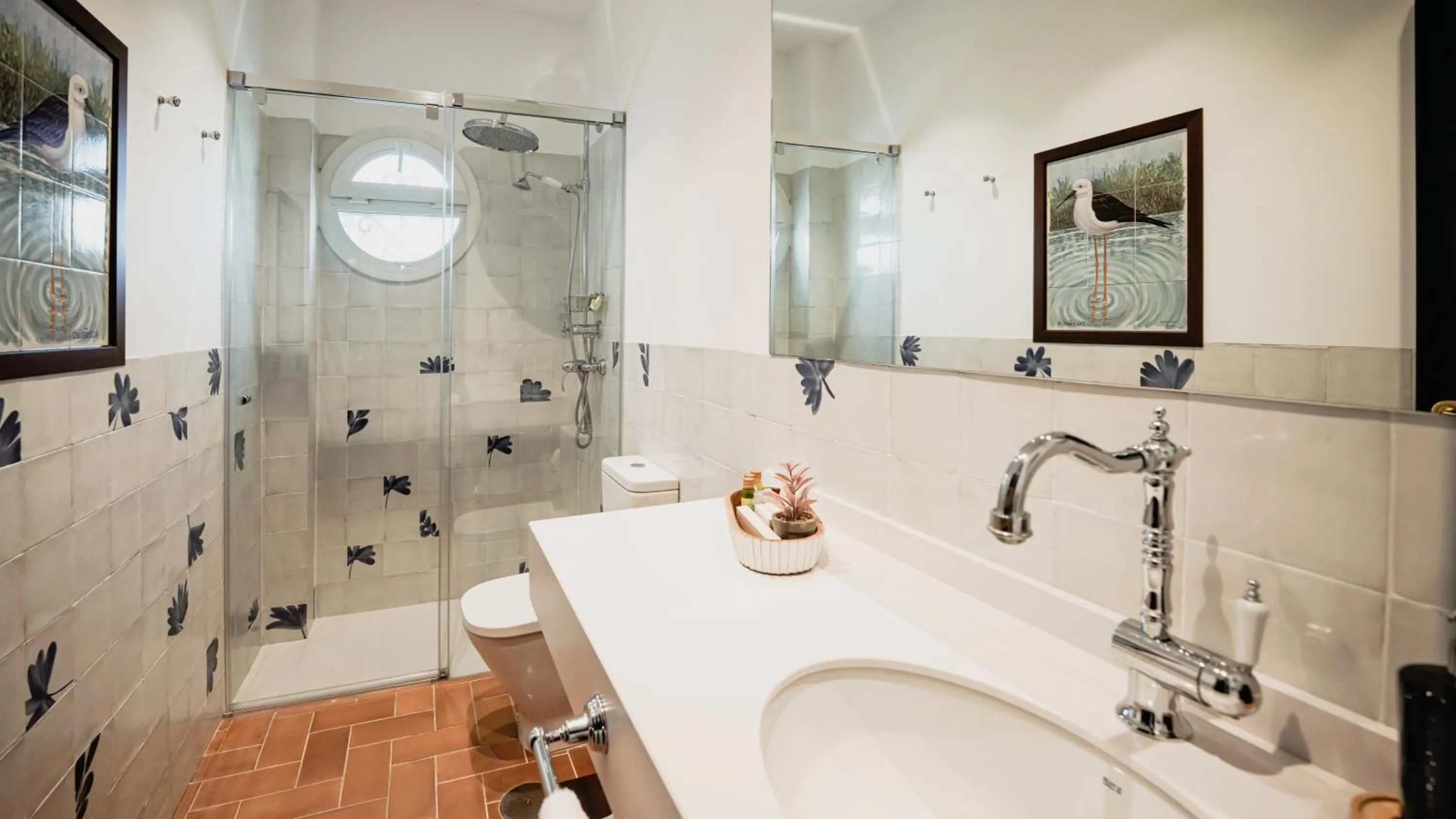 Shower in Hotel Toruño del Rocío