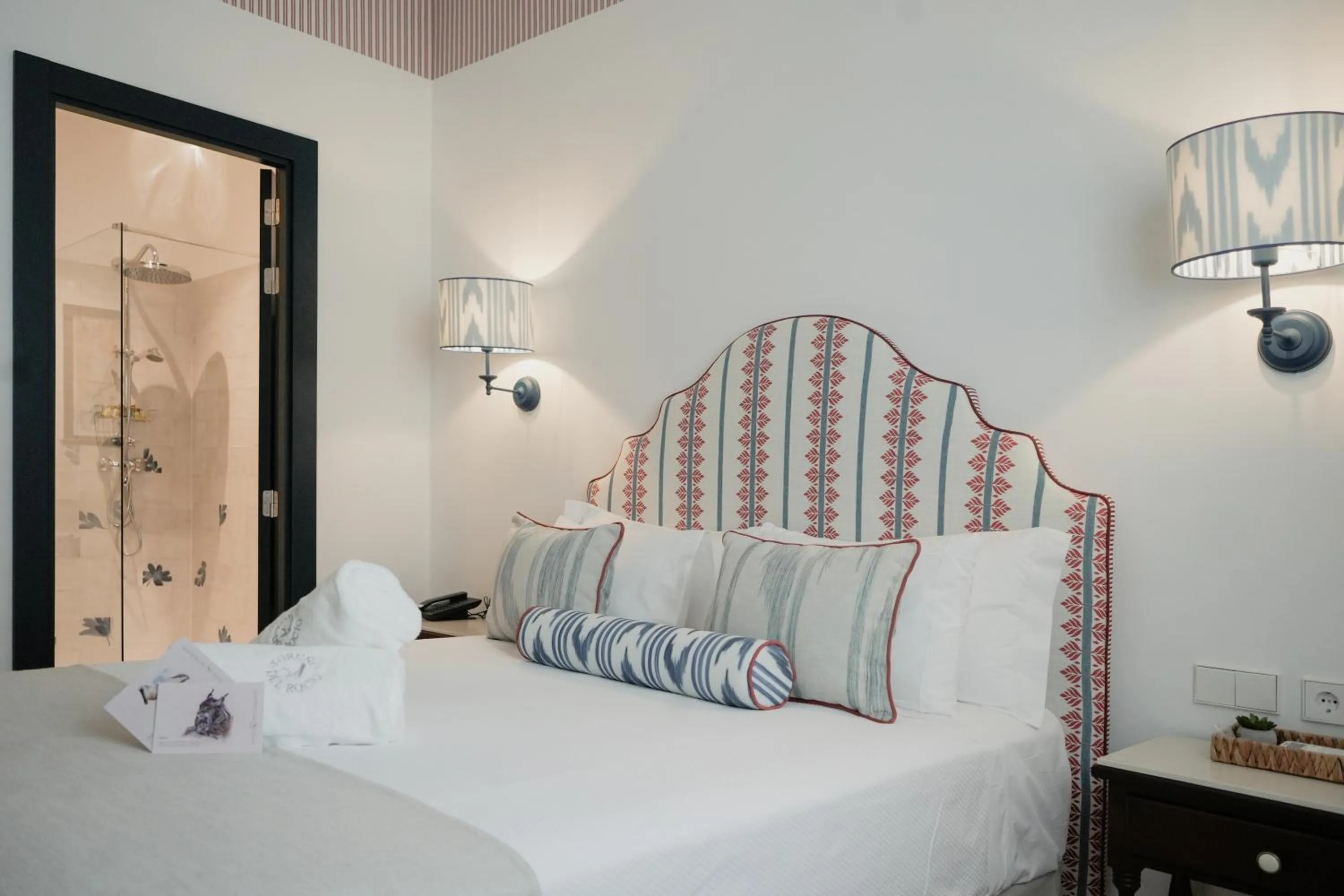 Inner courtyard view, Bed in Hotel Toruño del Rocío