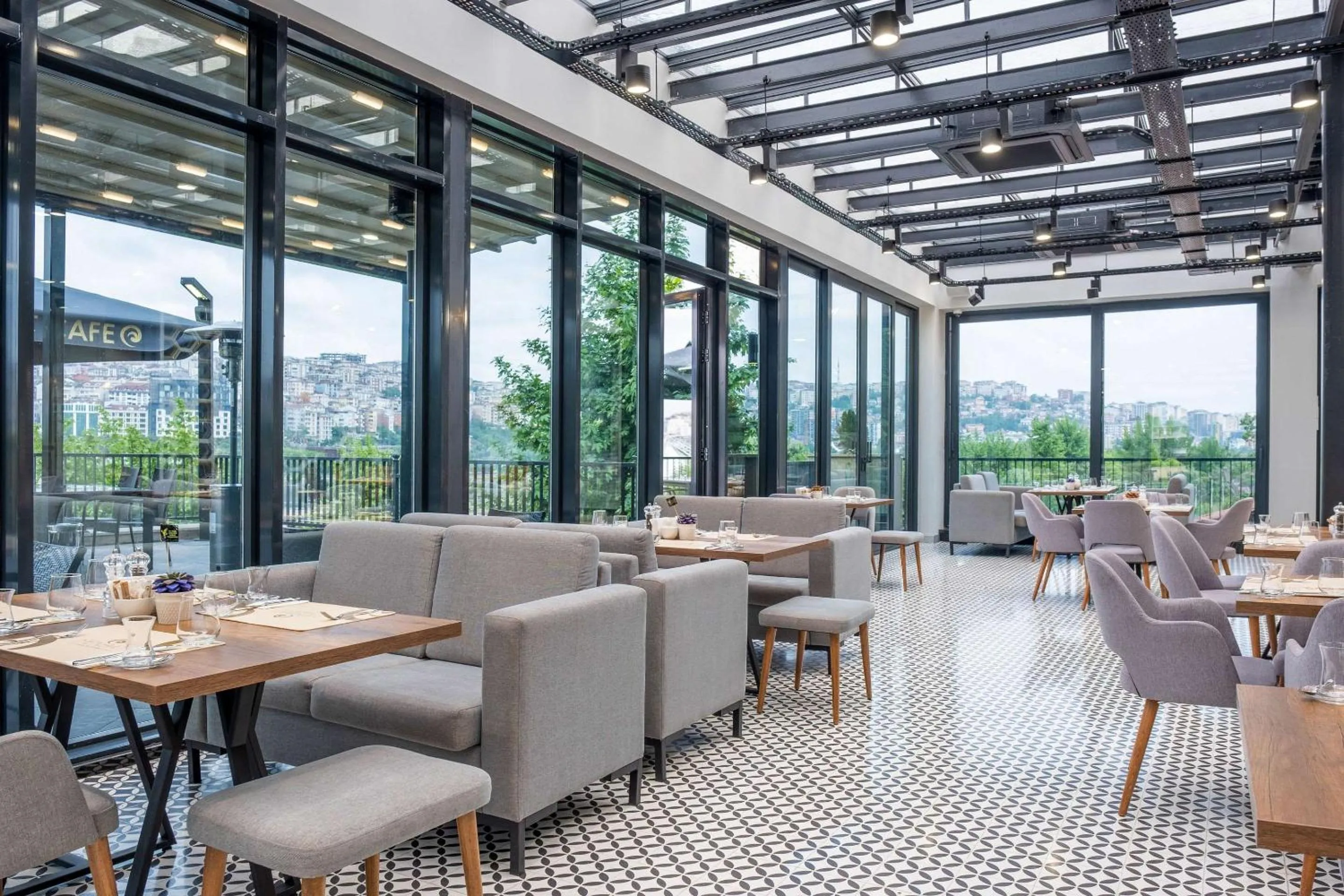 Restaurant/places to eat in Clarion Hotel Golden Horn