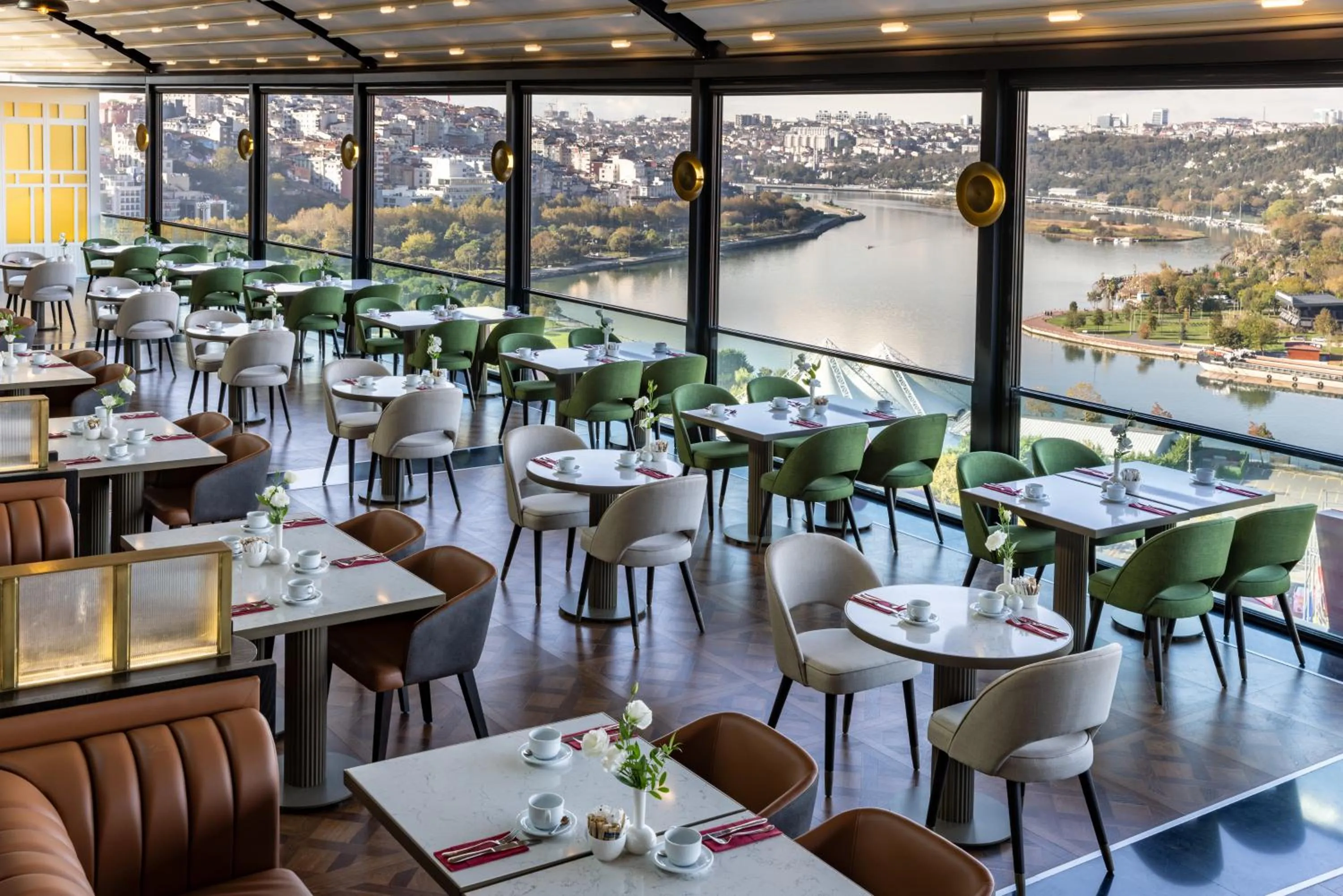 Restaurant/places to eat in Clarion Hotel Golden Horn
