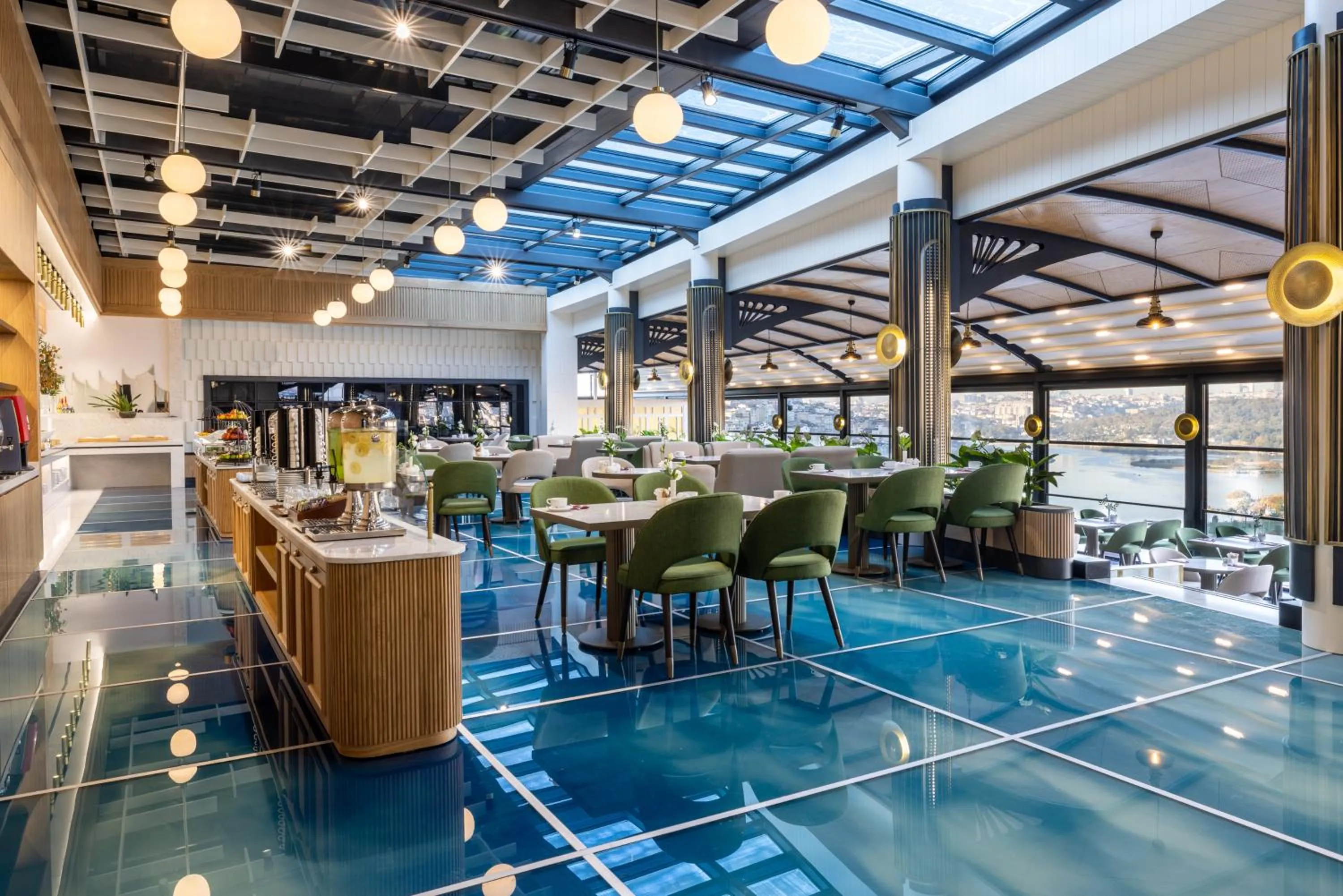 Restaurant/places to eat in Clarion Hotel Golden Horn