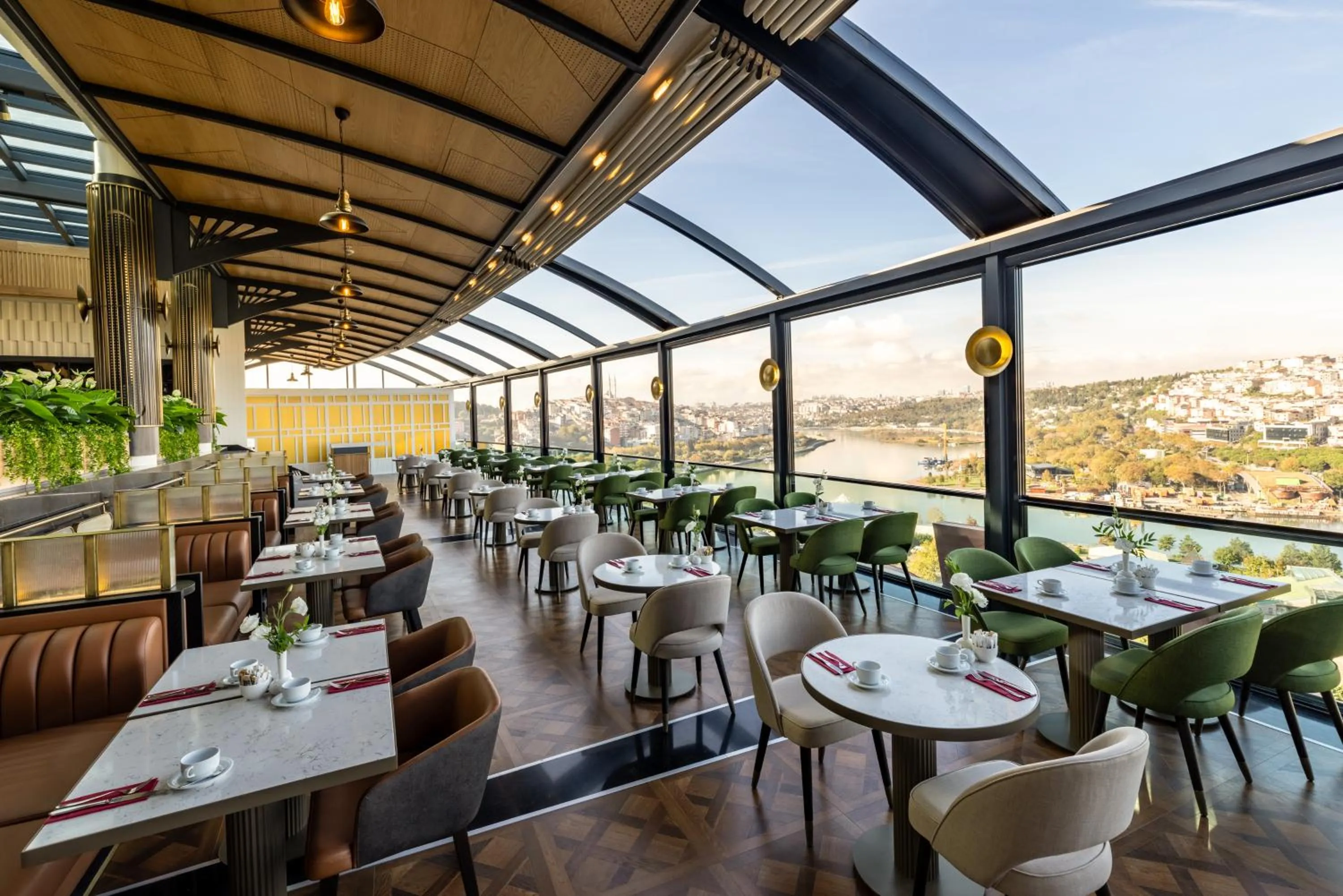 Restaurant/places to eat in Clarion Hotel Golden Horn