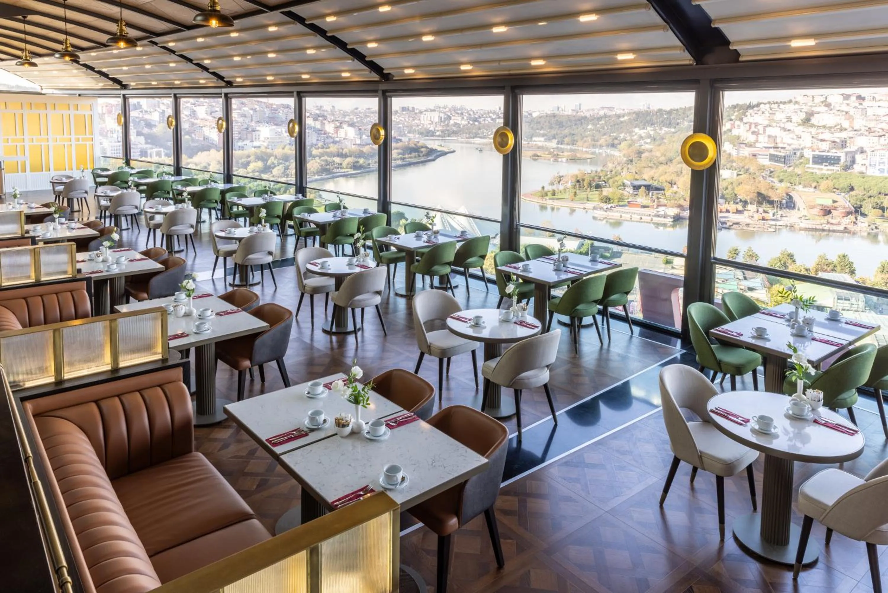 Restaurant/places to eat in Clarion Hotel Golden Horn