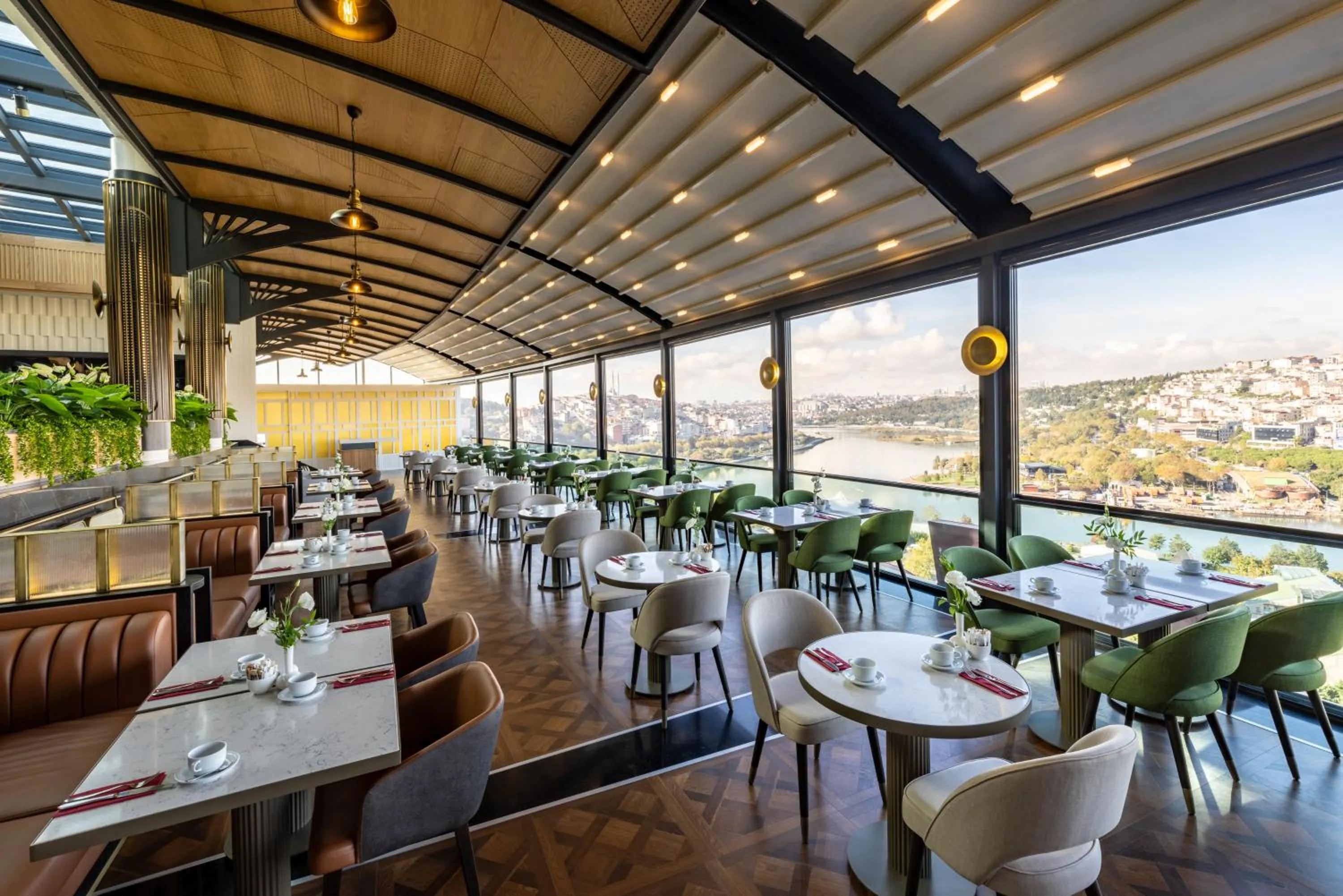 Restaurant/places to eat in Clarion Hotel Golden Horn