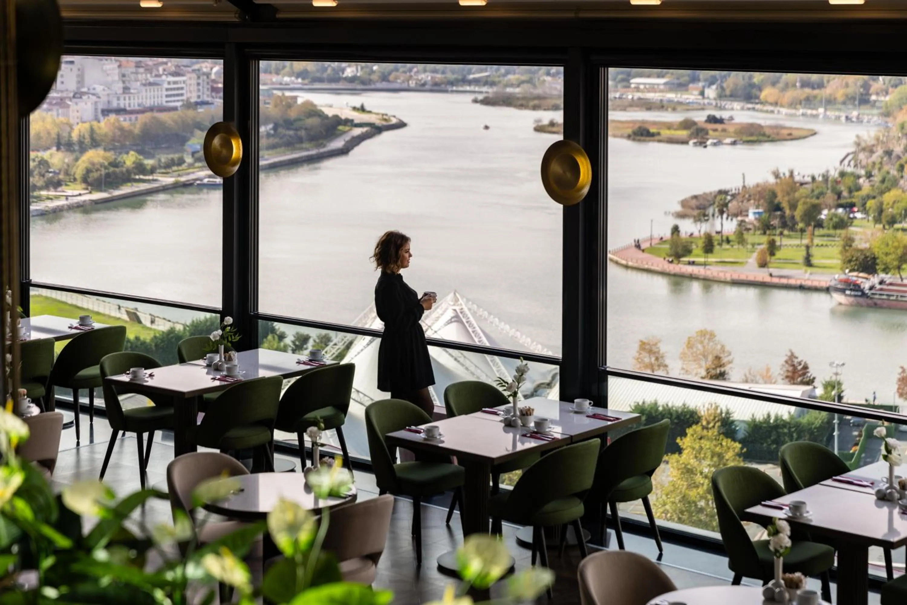 Restaurant/places to eat in Clarion Hotel Golden Horn