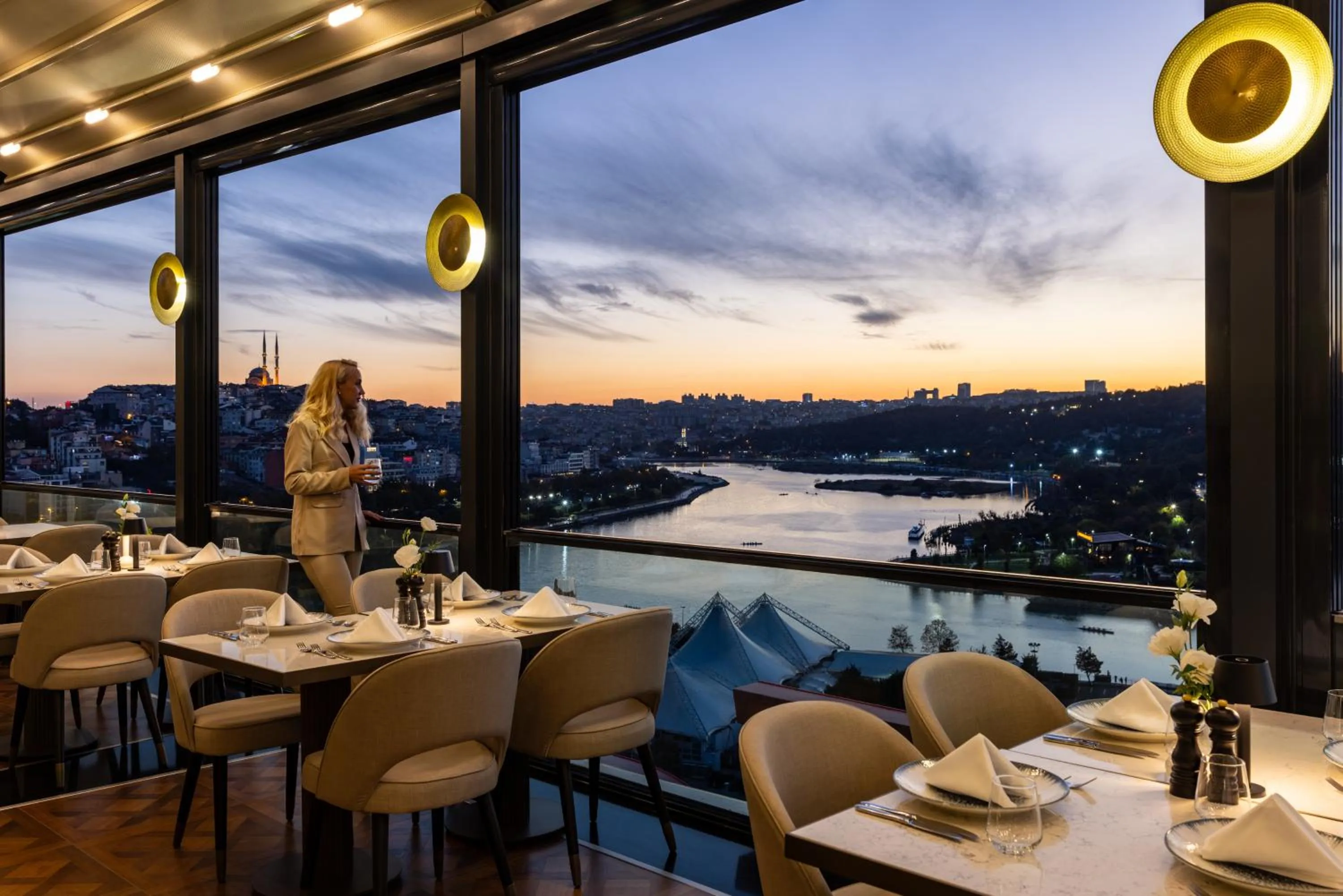 Restaurant/places to eat in Clarion Hotel Golden Horn